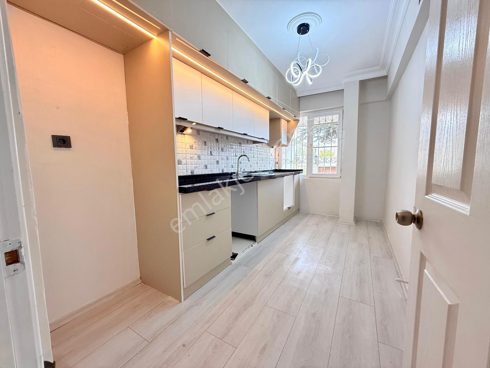 🏡 Referans'tan Akçay'da Ayrı Mutafk 1+1 Daire