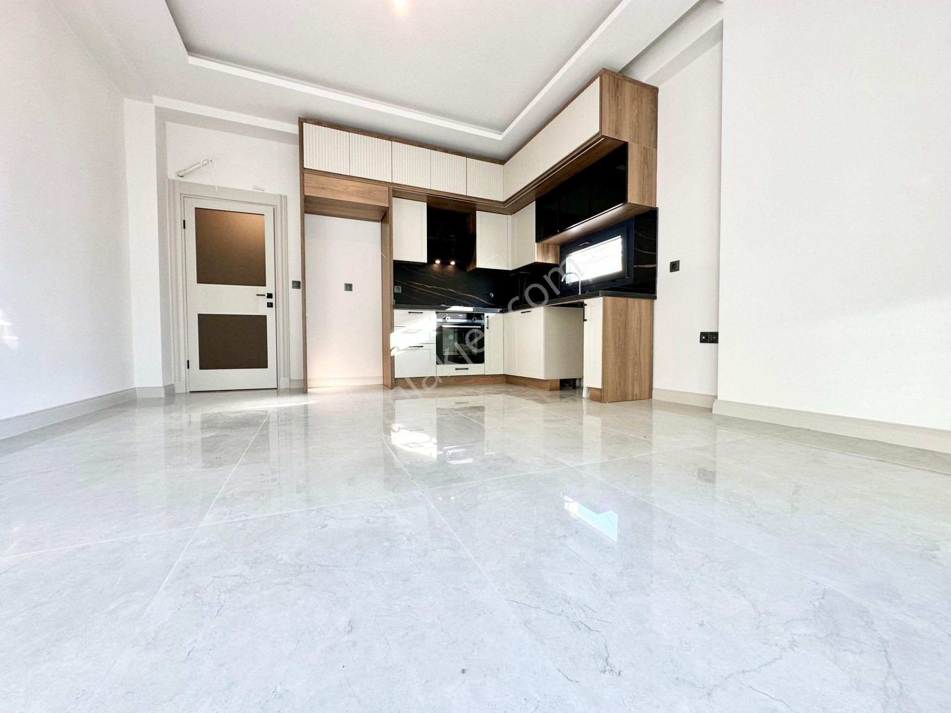 ⭐ay Emlaktan⭐akçay Altınkum'da Denize 100 Mt Ön Cephe Arakat Kapalı Balkonlu Satılık 1+1 Lüx Daire - Görsel 2
