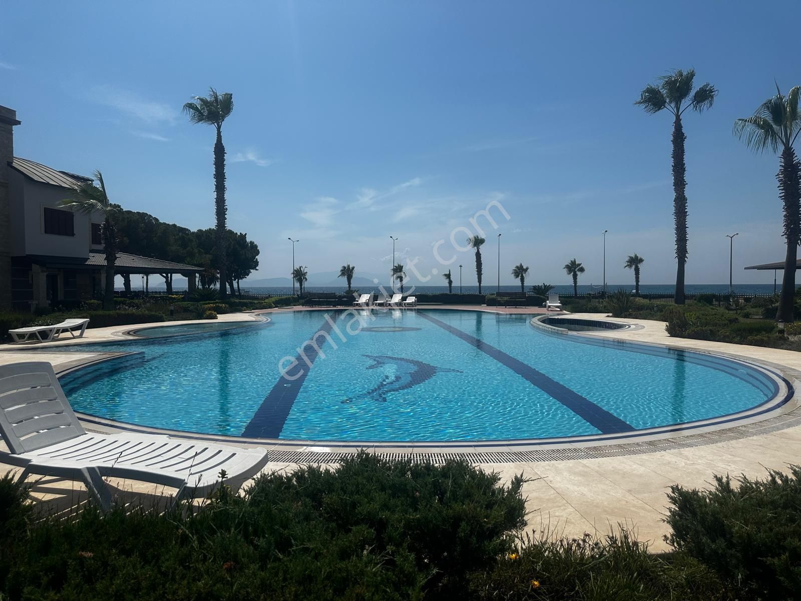 Kuşadasında Denize Sıfır Nadir Satışa Çıkan Sitede - Görsel 2