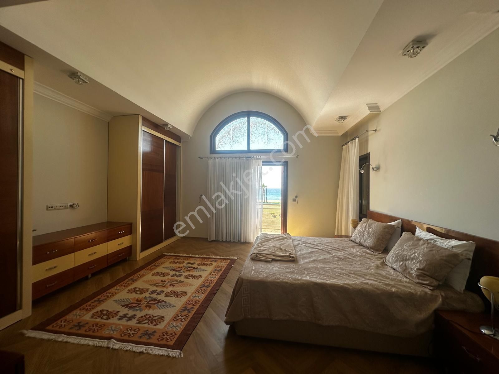 Kuşadasında Denize Sıfır Nadir Satışa Çıkan Sitede - Görsel 19