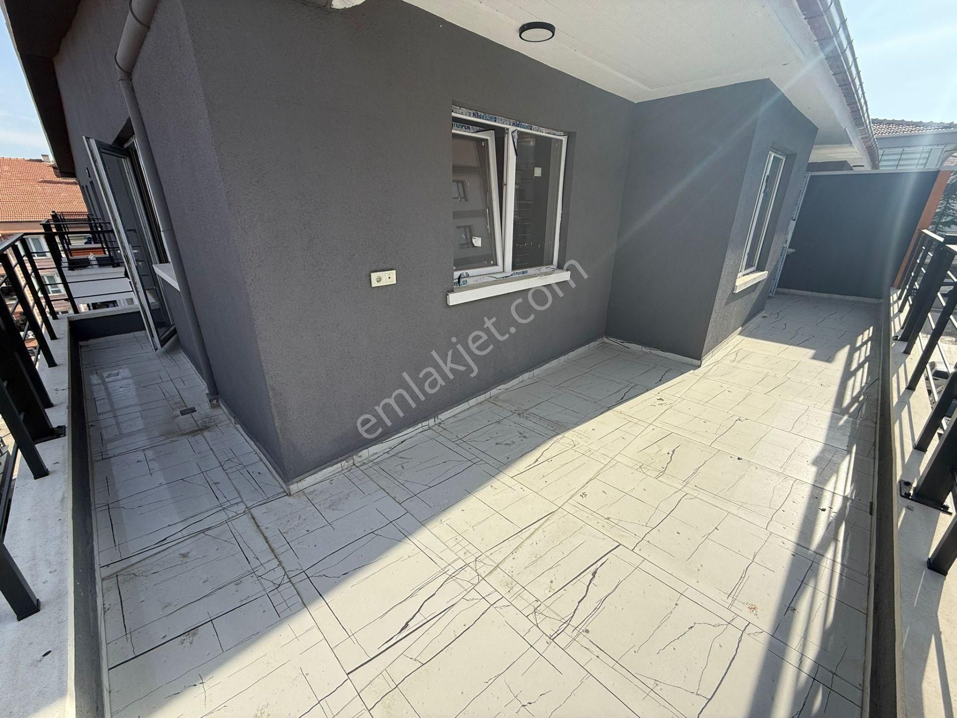 Kent'ten Şahintepe'de Cadde Üzeri 4+1 Asansörlü Teraslı Dubleks