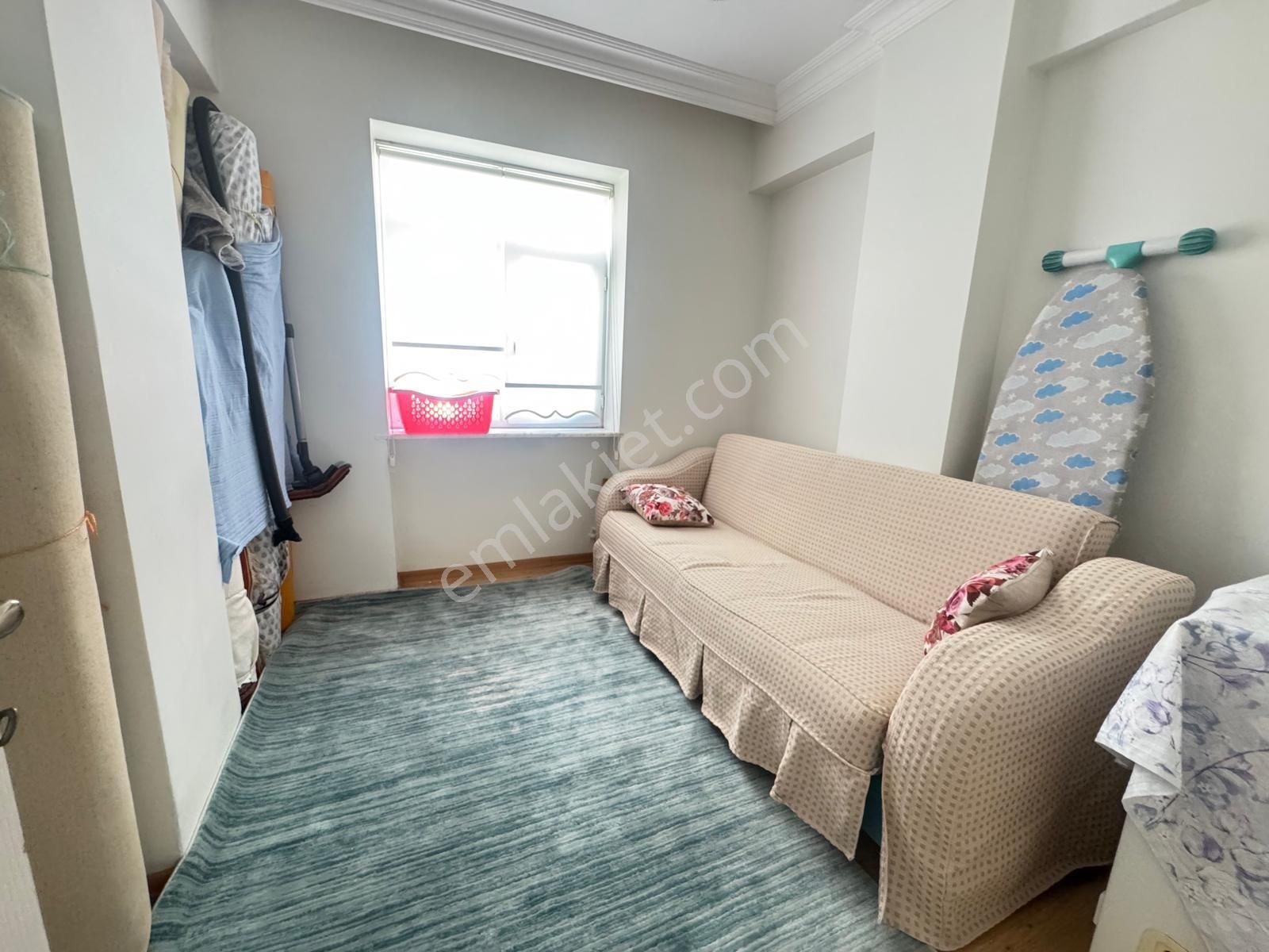 Yıldız Dan Mevlana Camii Karşılarında Satılık 15 Yıllık 2+1 Normal Kat Daire - Görsel 5