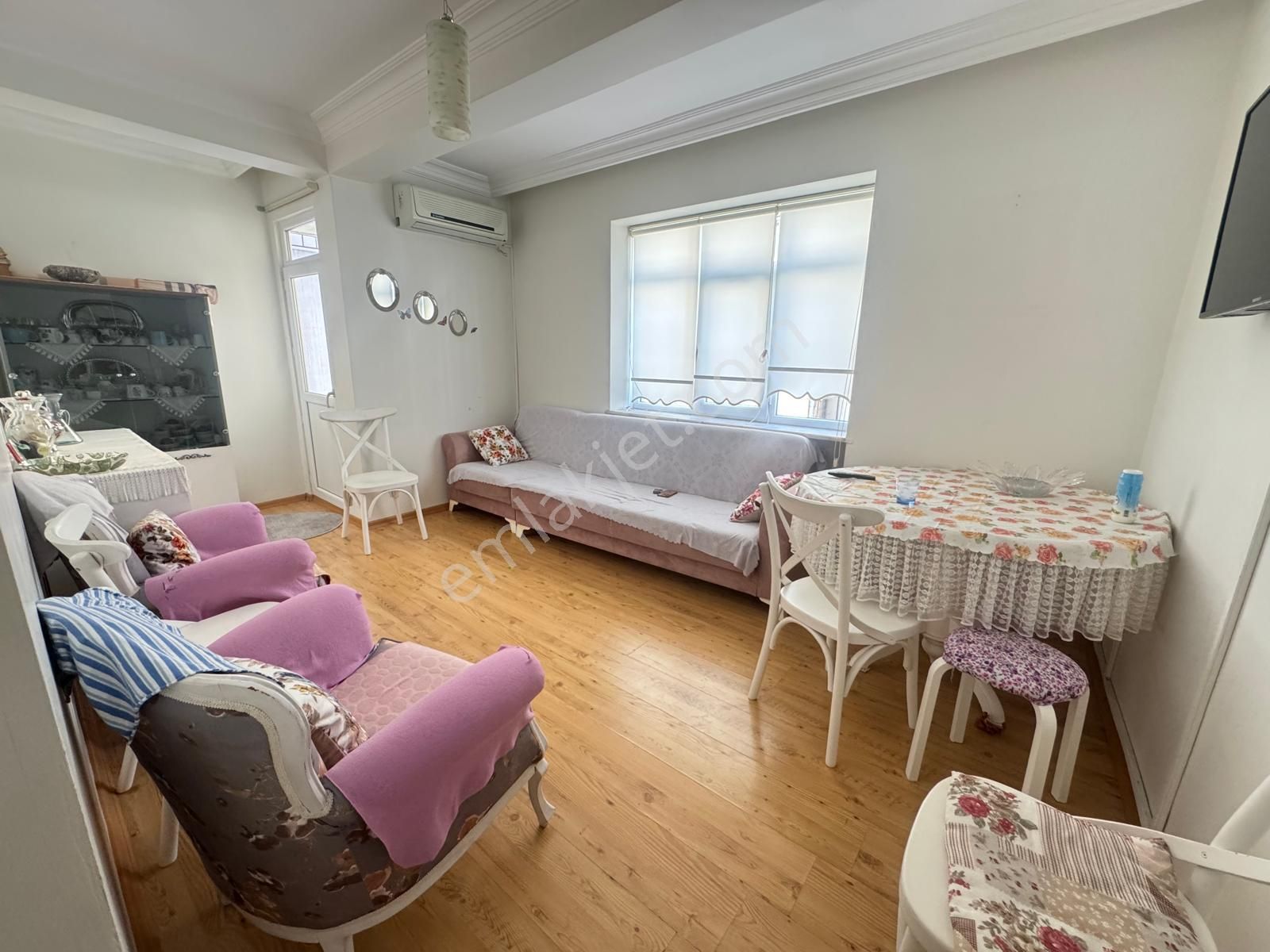 Yıldız Dan Mevlana Camii Karşılarında Satılık 15 Yıllık 2+1 Normal Kat Daire