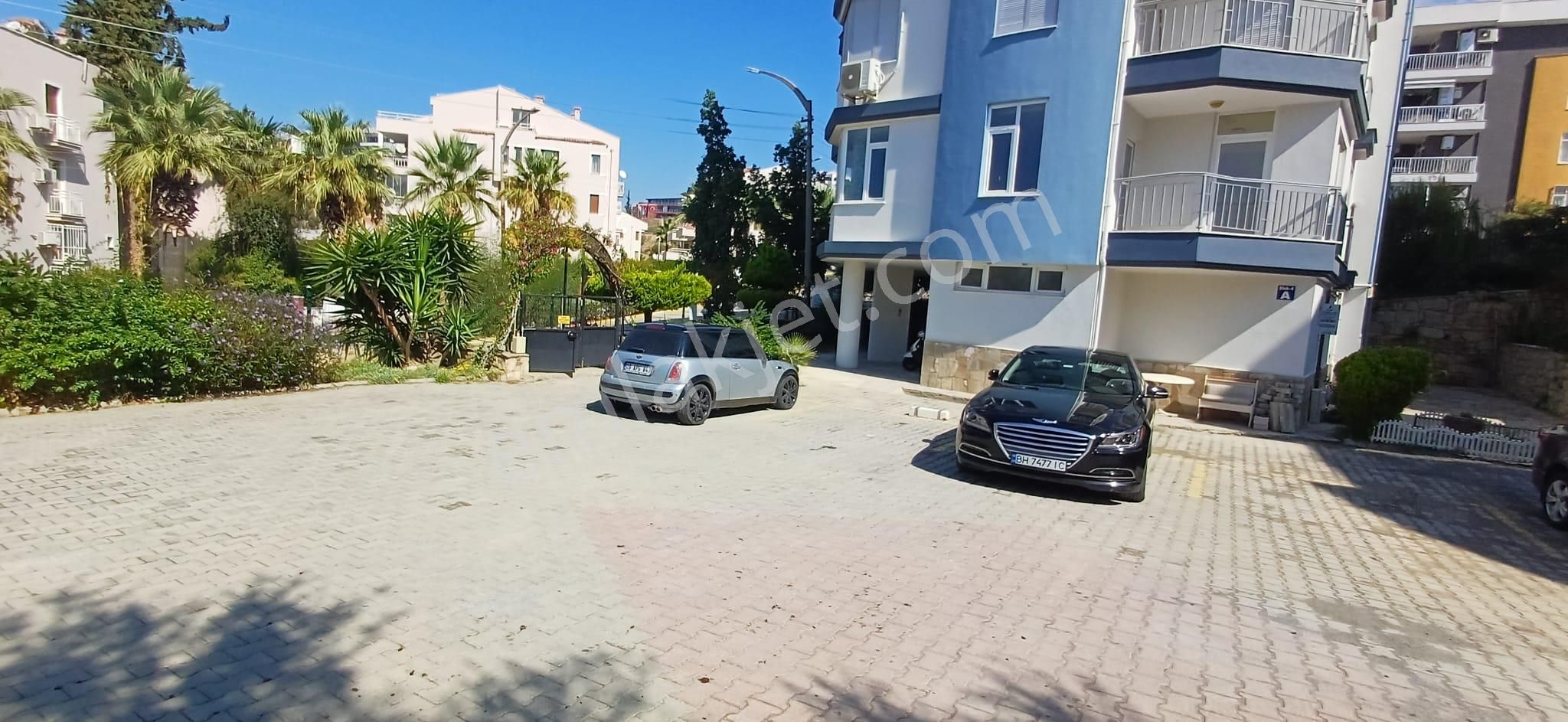 Kuşadası Marina Bölgesinde Emsalinin Altında 2+1 Yüksek Giriş