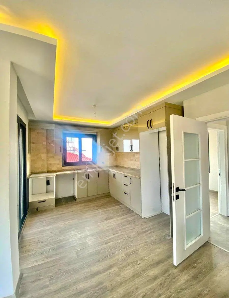 Üstünkent'ten Soğucak’ta Sıfır Tripleks 5+2 Geniş Kullanımlı Oturuma Hazır Villa - Görsel 5