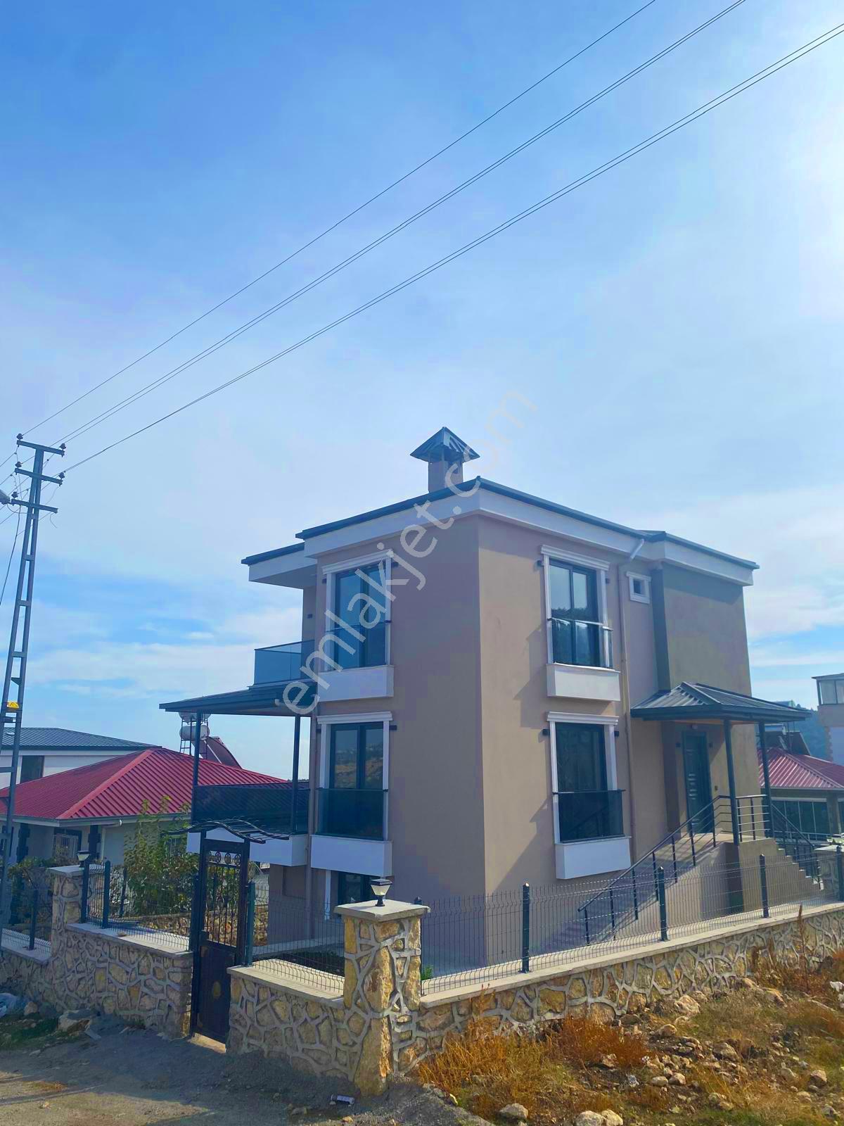 Üstünkent'ten Soğucak’ta Sıfır Tripleks 5+2 Geniş Kullanımlı Oturuma Hazır Villa - Görsel 8