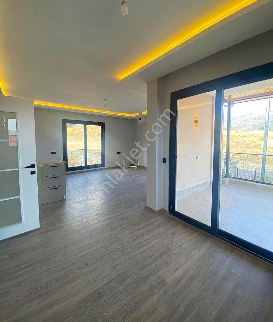 Üstünkent'ten Soğucak’ta Sıfır Tripleks 5+2 Geniş Kullanımlı Oturuma Hazır Villa - Görsel 6