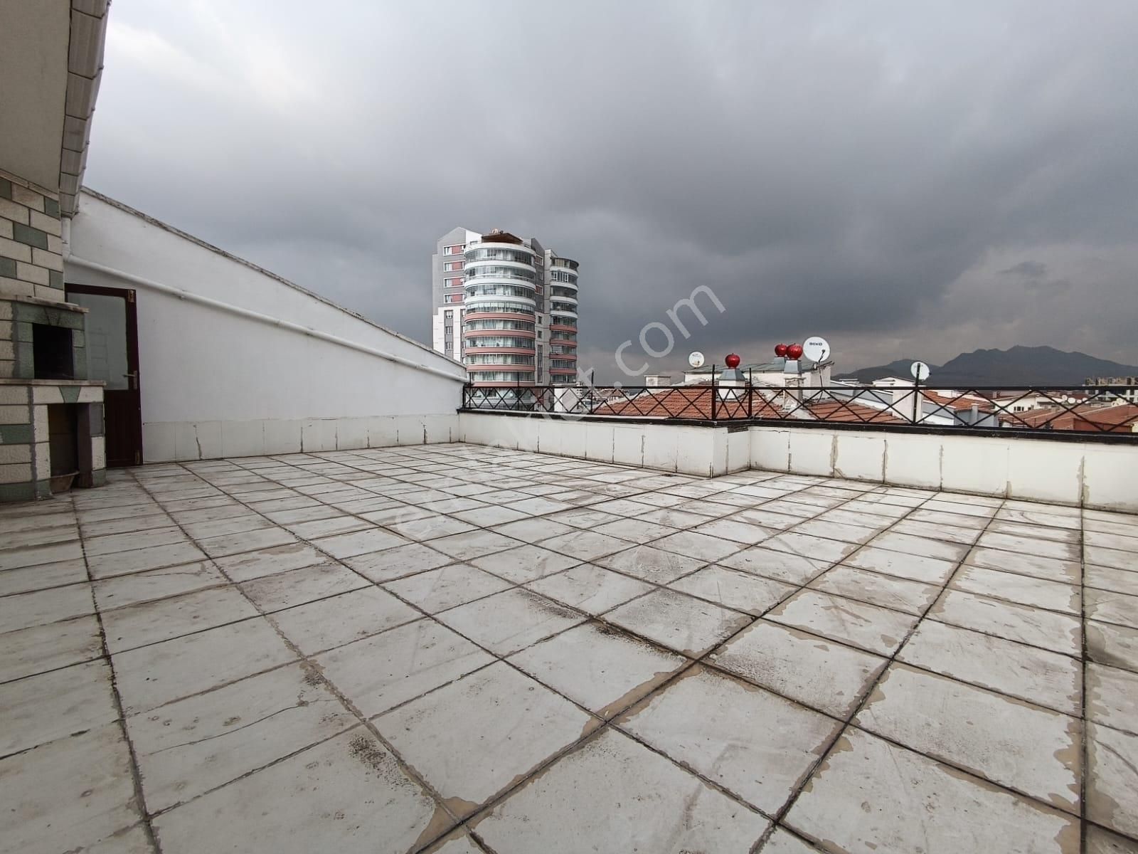 Kent'ten Doğukent Cadde Üzeri 5+1 Teraslı Manzaralı Dubleks