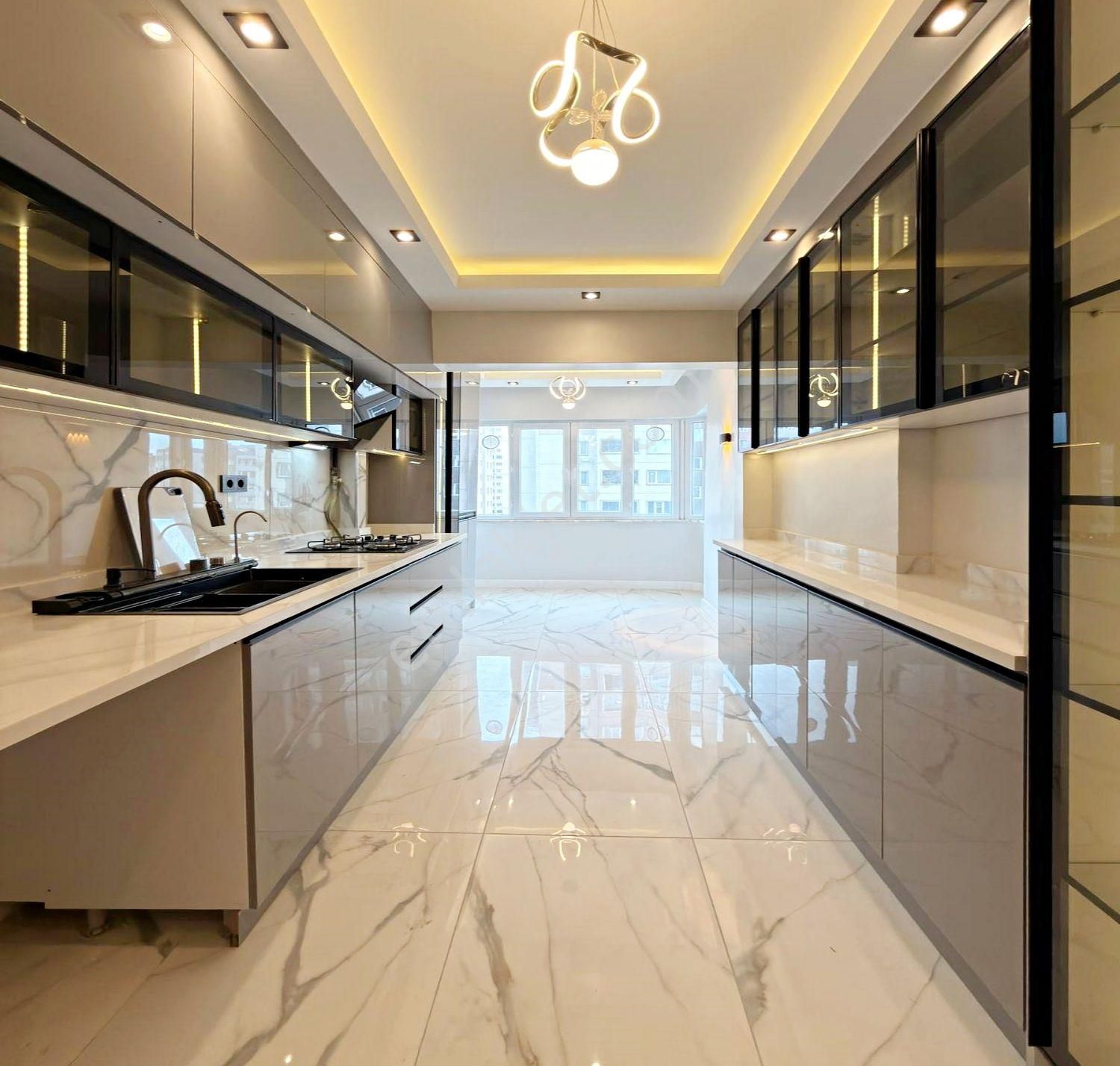 Umut Sitesinde Full Yapılı Peyzaj Cephe 3+1 Kiralık Daire