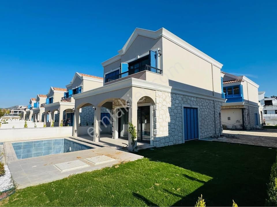 Kuşadası Karaova'da Denize Ve Avm'lere Yürüme Mesafesi Sıfır 5+2