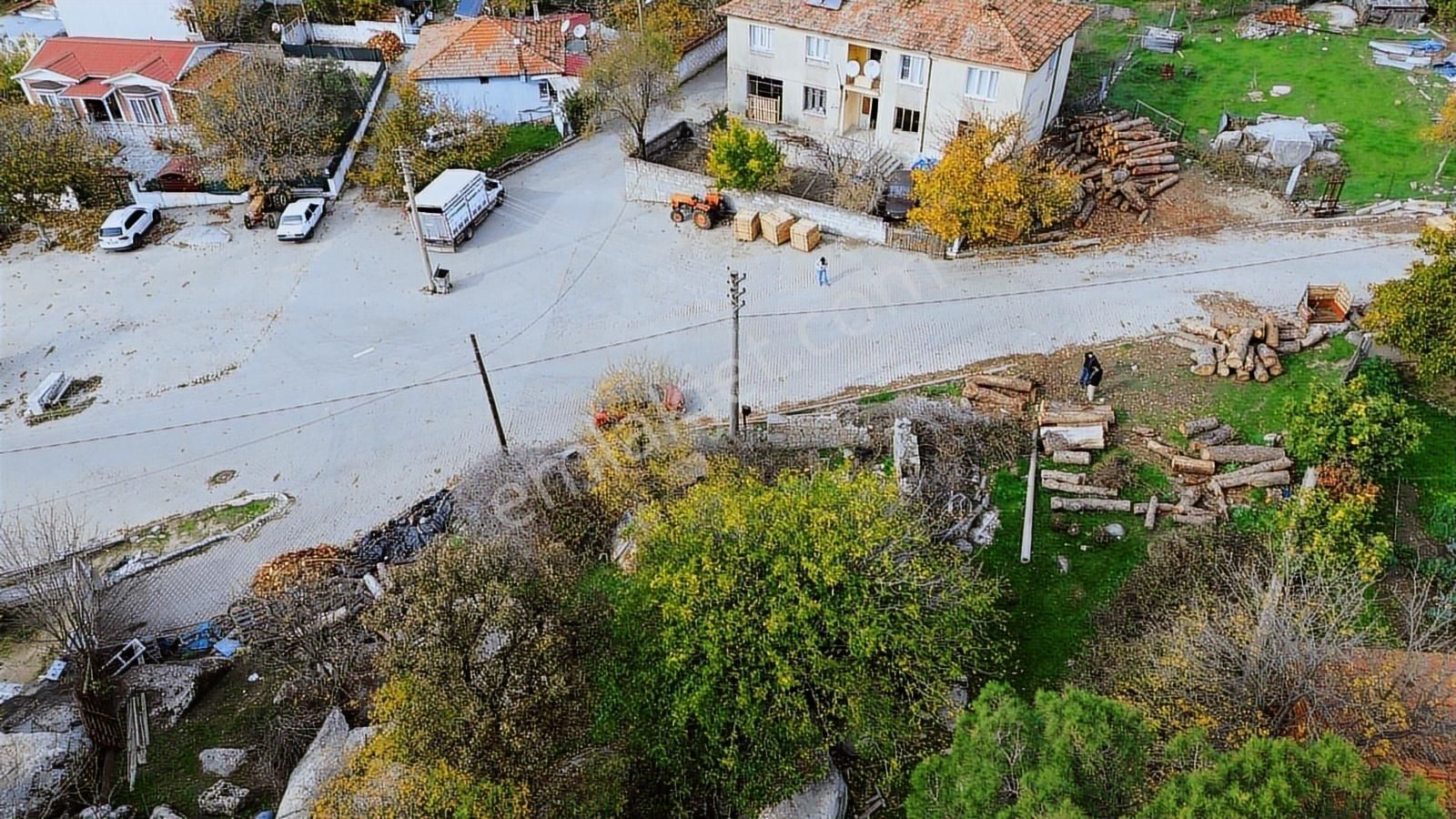 Bergama Kozak Aşağıcuma Mahallesinde 180 M2 Satılık İmarlı Arsa - Görsel 4
