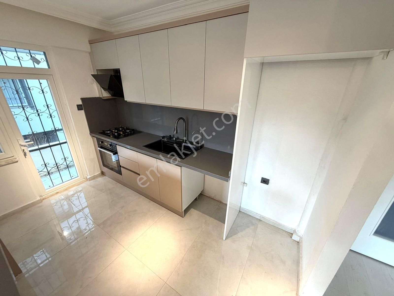 🏡 Referans'tan Akçay' Da İçi Modern Yapılı Ön Cephe Site İçerisinde 2+1 Daire - Görsel 3