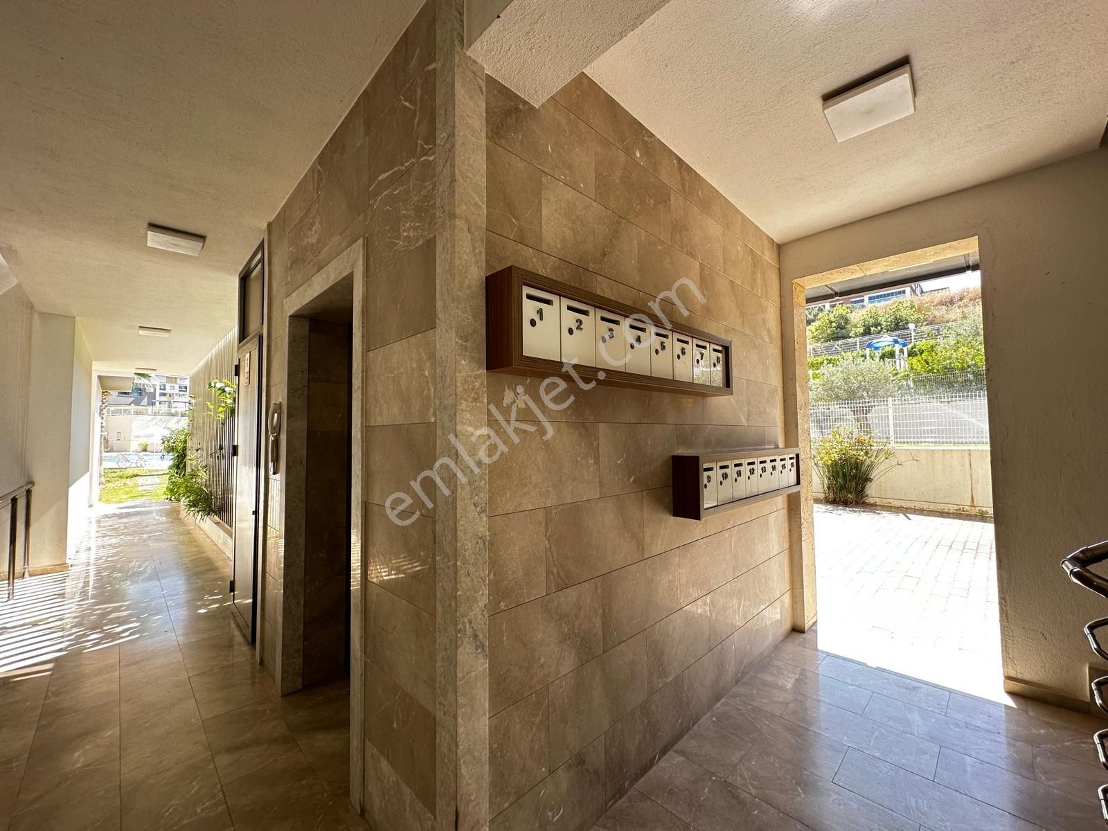 Kuşadası Ege Mah. Özenle Yapılmış Mimari Manzaralı Net 300 M2 - Görsel 22