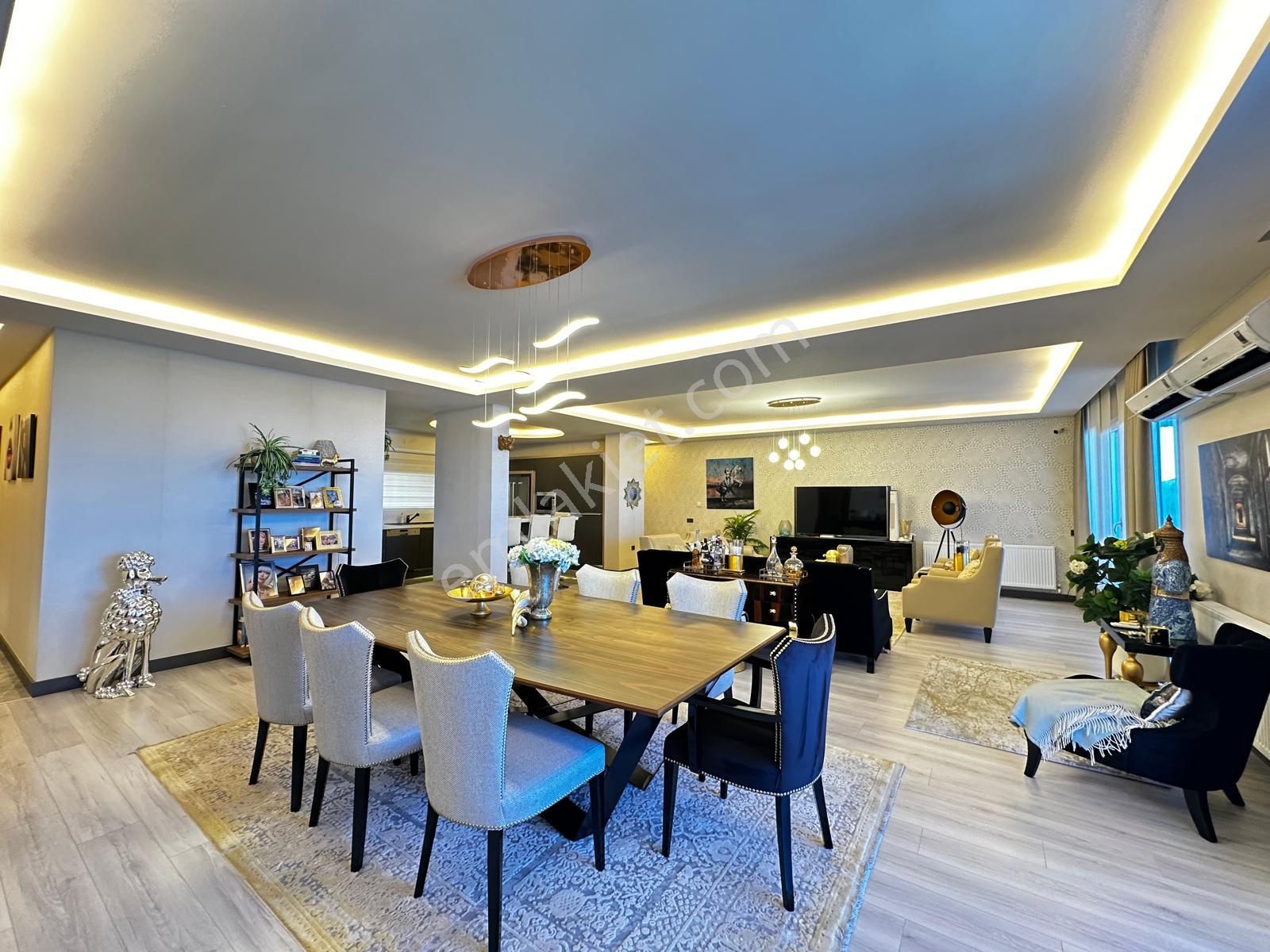 Kuşadası Ege Mah. Özenle Yapılmış Mimari Manzaralı Net 300 M2 - Görsel 3