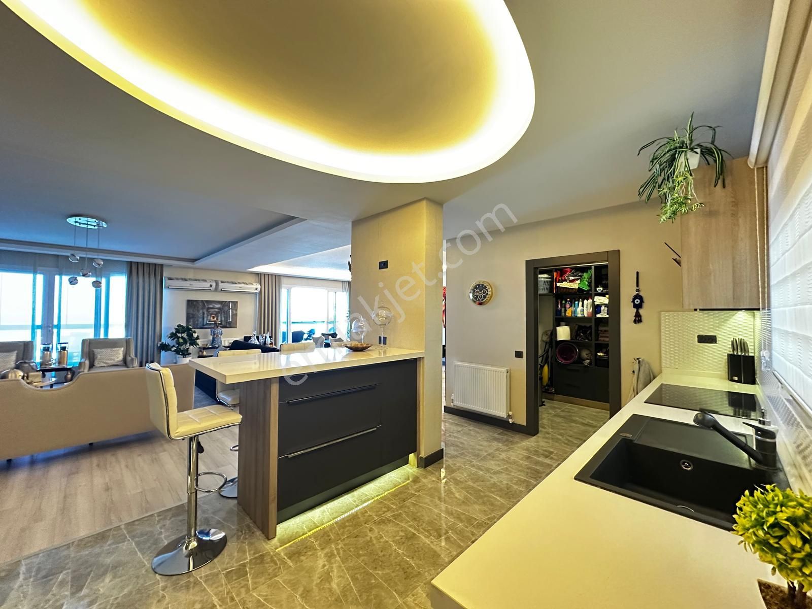 Kuşadası Ege Mah. Özenle Yapılmış Mimari Manzaralı Net 300 M2 - Görsel 5