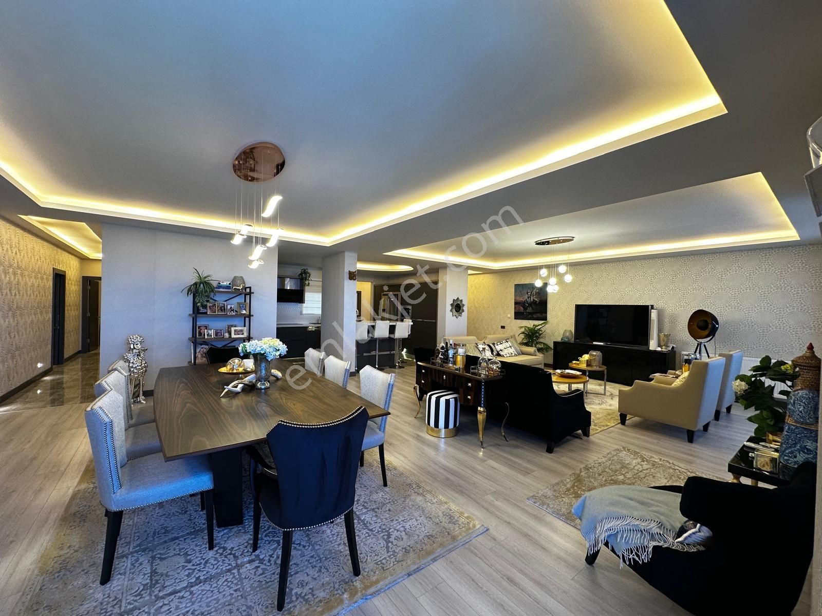 Kuşadası Ege Mah. Özenle Yapılmış Mimari Manzaralı Net 300 M2 - Görsel 26