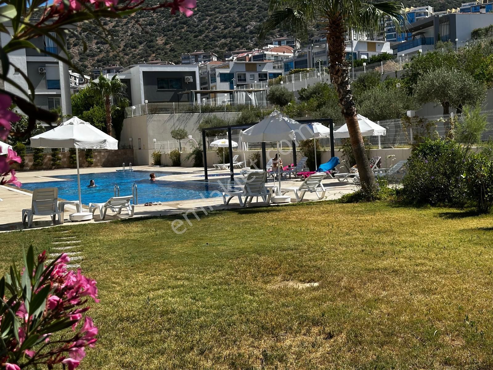 Kuşadası Ege Mah. Özenle Yapılmış Mimari Manzaralı Net 300 M2 - Görsel 24