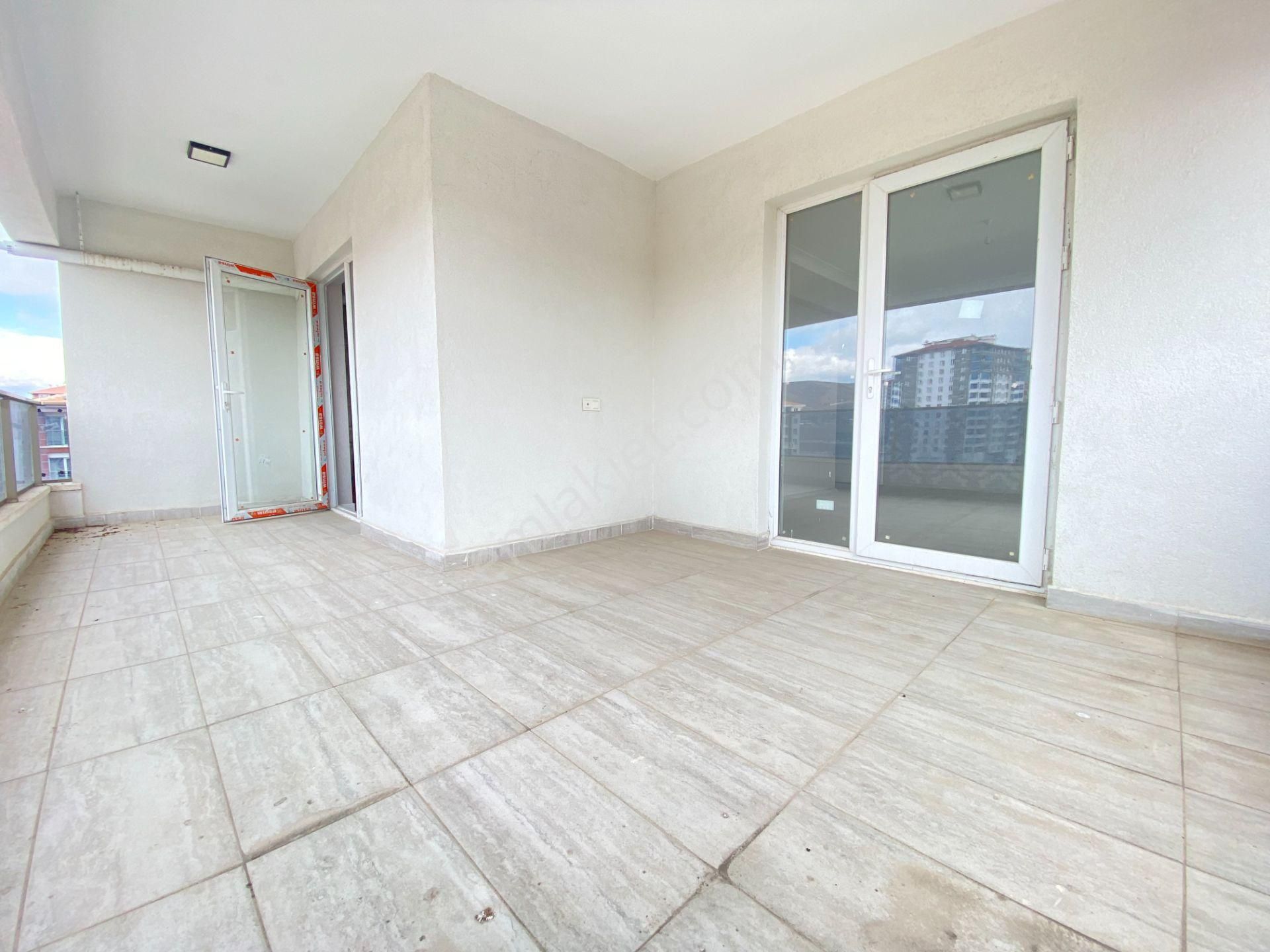 Gökçe Emlak'tan Sıfır 4+1 7.kat Güney Cephe Manzaralı Daire - Görsel 3