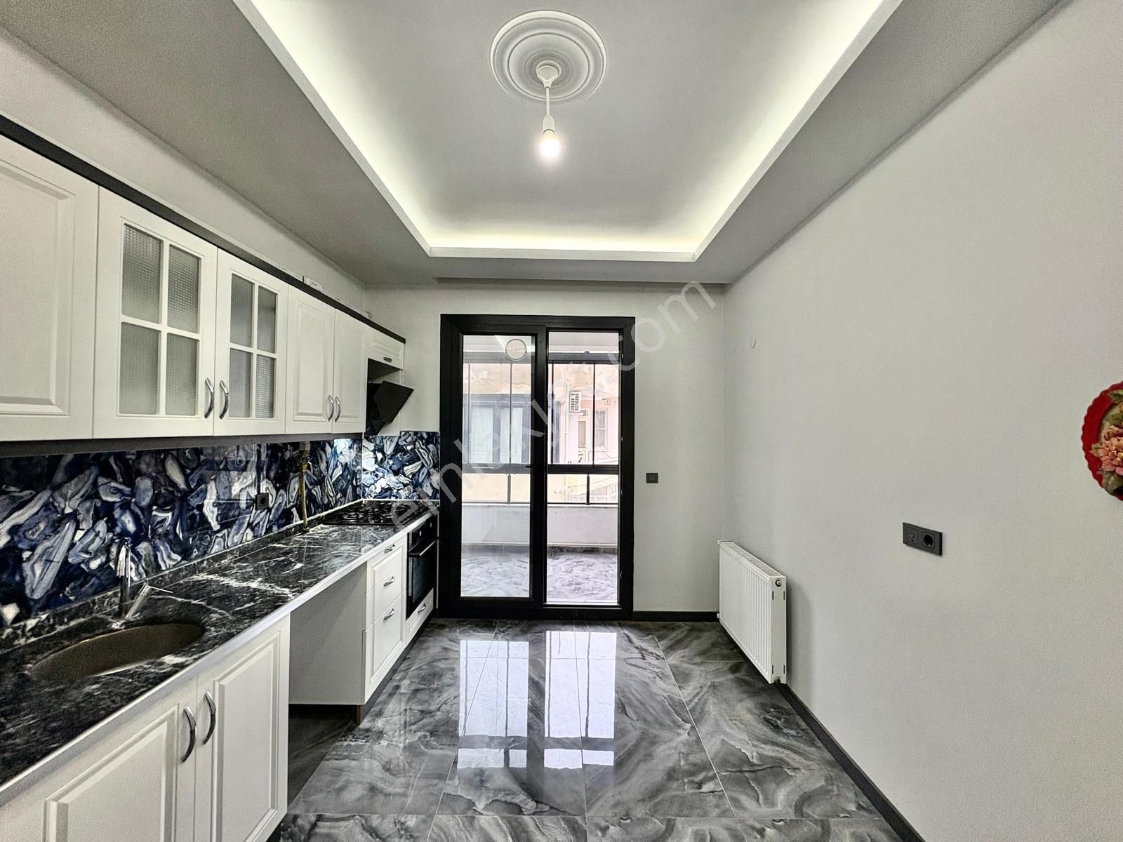 🏡 Referans'tan Akçay'da Ayrı Mutfak Ön Cephe 2+1 Daire - Görsel 4