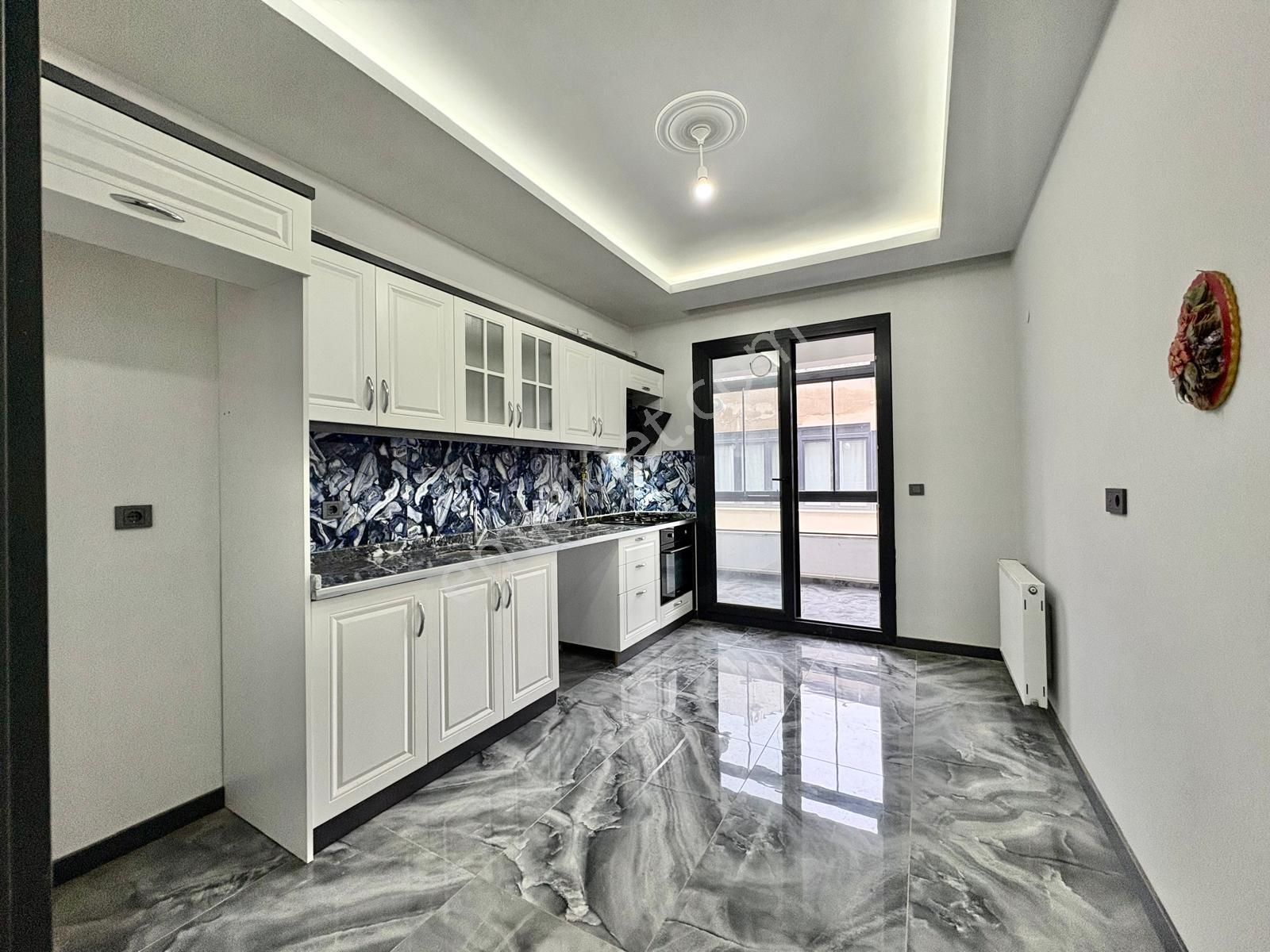 🏡 Referans'tan Akçay'da Ayrı Mutfak Ön Cephe 2+1 Daire