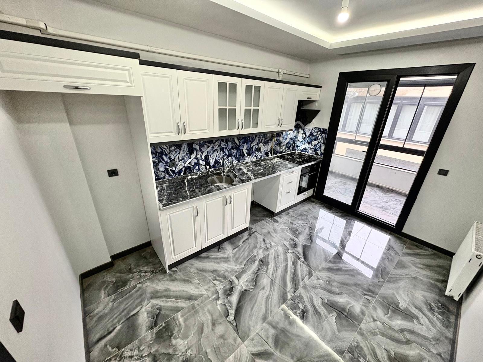 🏡 Referans'tan Akçay'da Ayrı Mutfak Ön Cephe 2+1 Daire - Görsel 3