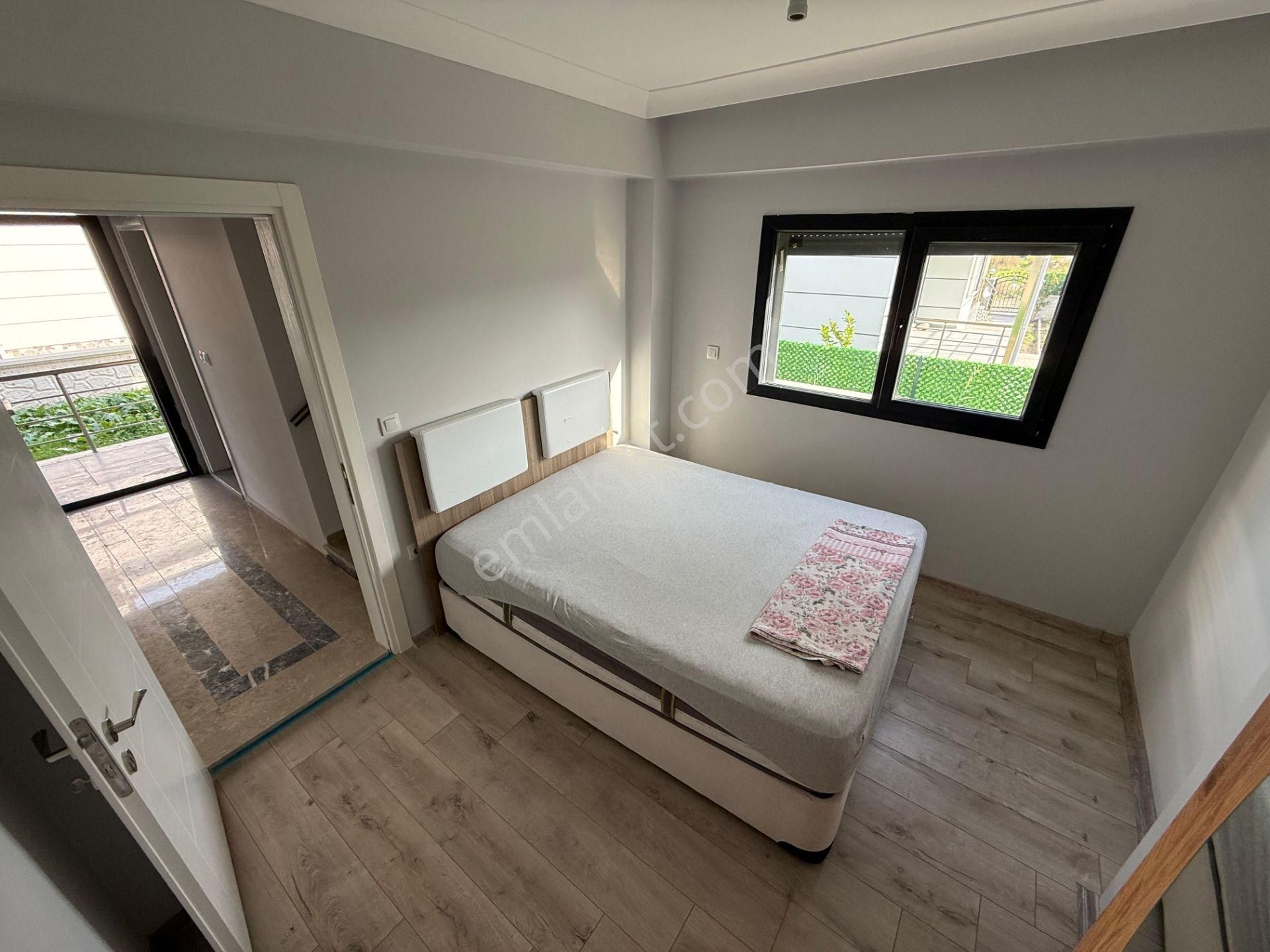 İzmir Dikili Cumhuriyet Mahalle Satılık Sıfır 4+1 Müstakil Villa