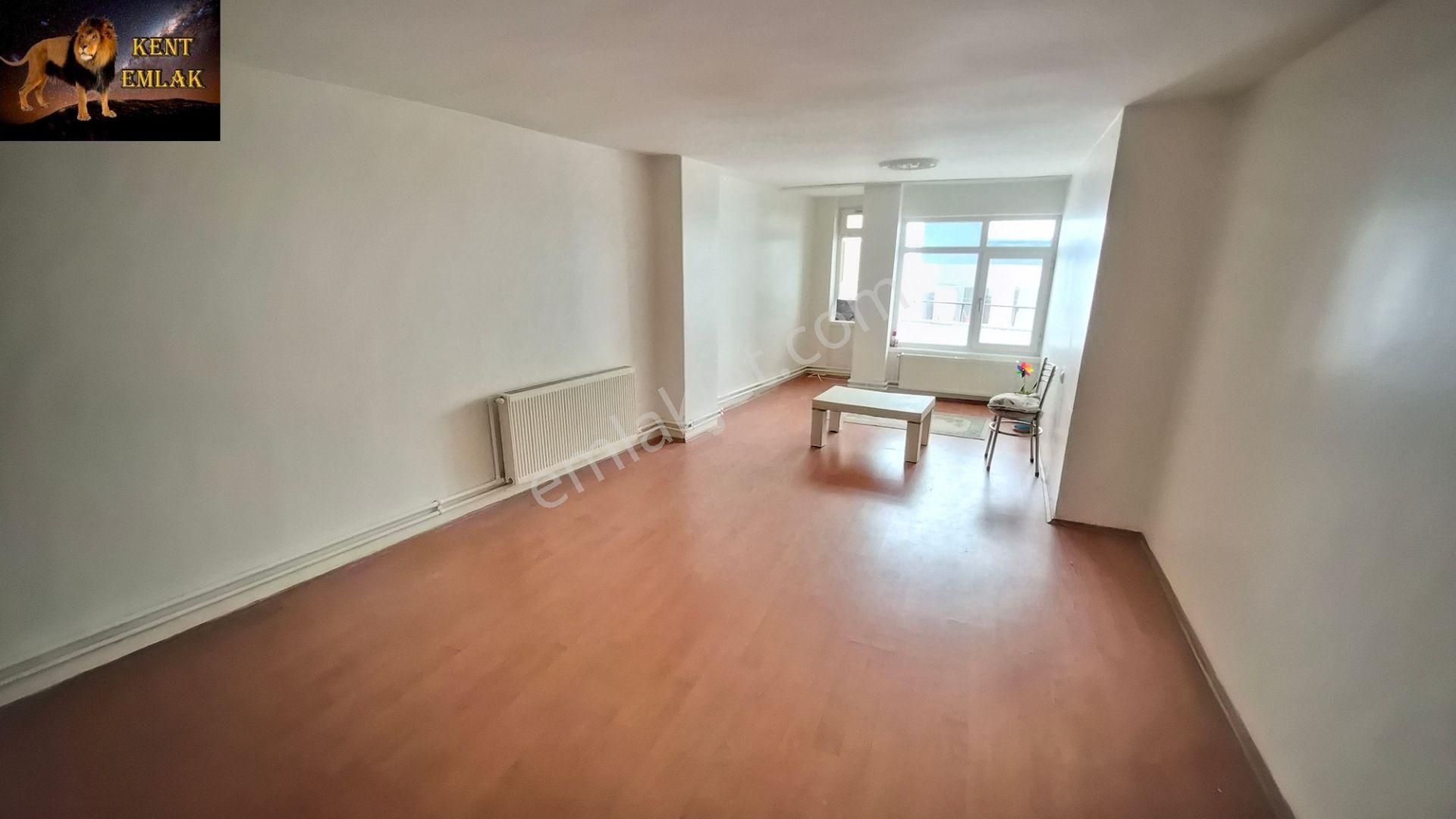 Kent Emlak'tan Natoyolu Caddesi Üzerinde 2+1 Kot-1 De Balkonlu Satılık Daire