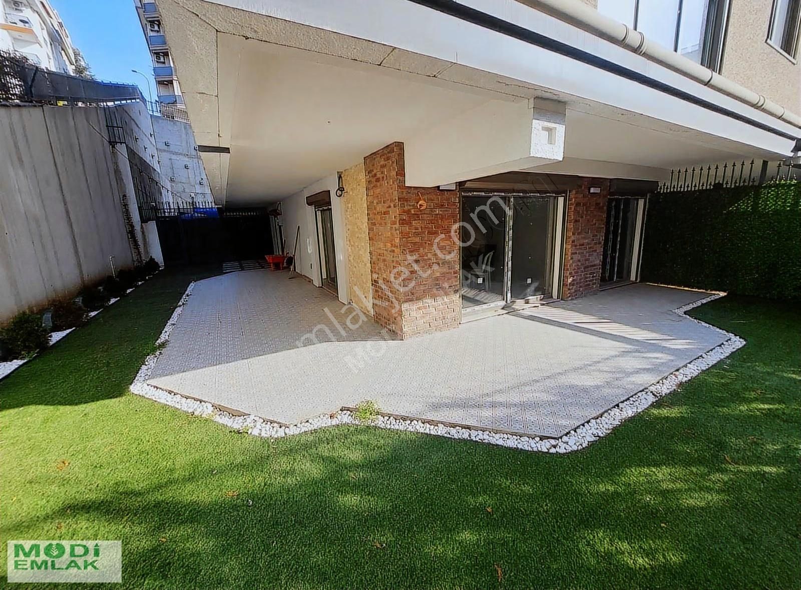 Üsküdar'da Sıfır, Bahçeli 2+1 Daire: 130m² Bahçe, Merkezi Konum - Görsel 19