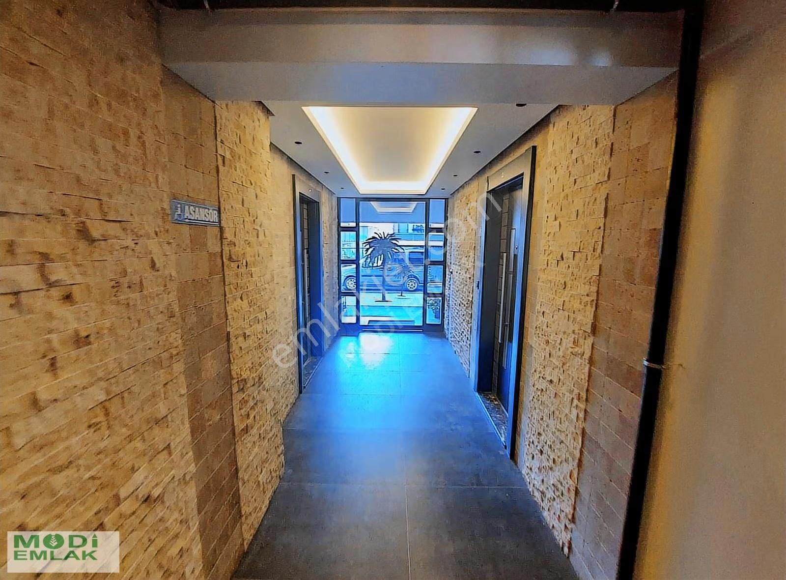 Üsküdar'da Sıfır, Bahçeli 2+1 Daire: 130m² Bahçe, Merkezi Konum - Görsel 24