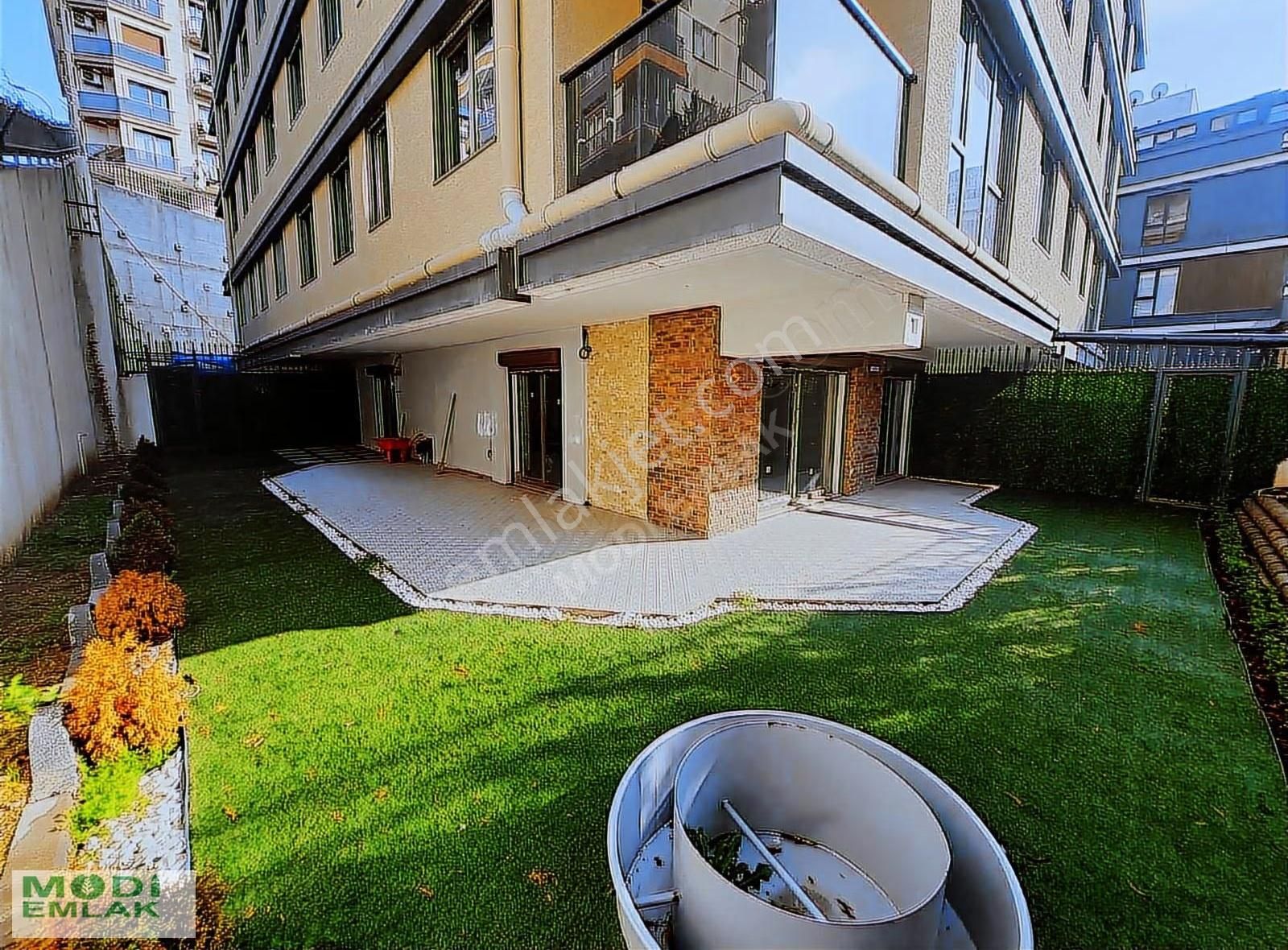 Üsküdar'da Sıfır, Bahçeli 2+1 Daire: 130m² Bahçe, Merkezi Konum