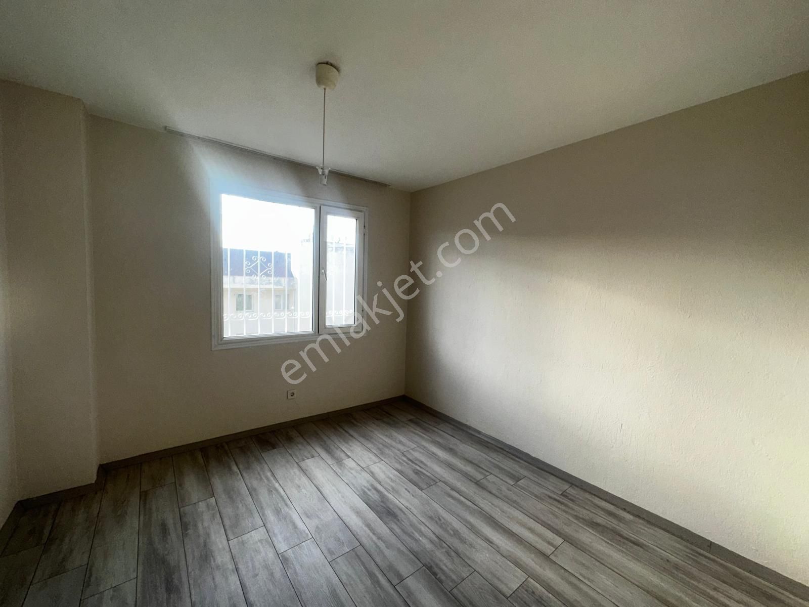 Kuşadası Marinada Sahile 200 Mt Ara Kat Asansörlü 3+1 - Görsel 11