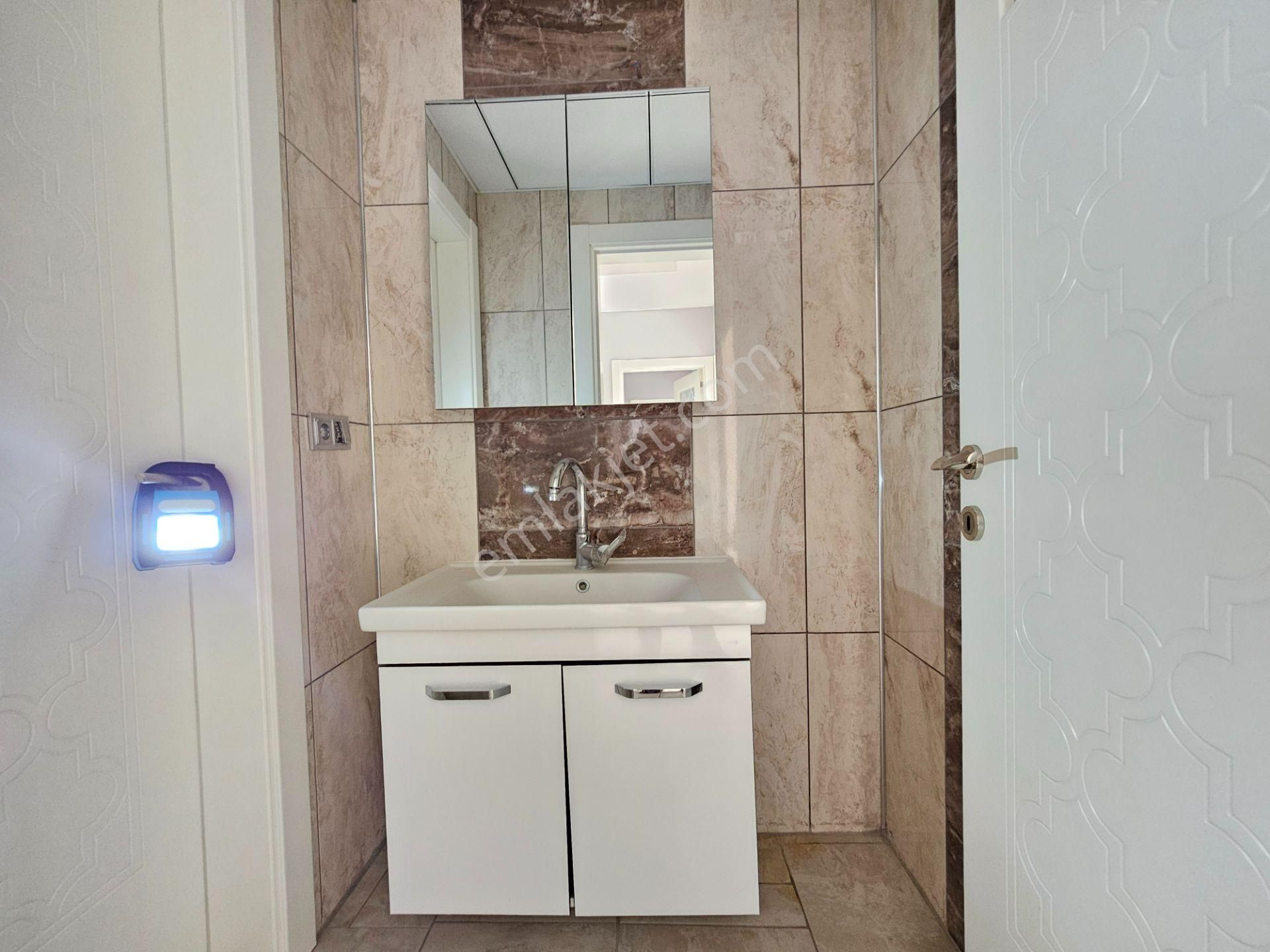 Selahaddin Eyyübi Mahallesinde Kapalı Otoparklı 3+1 Satılık Fırsat Daire - Görsel 8