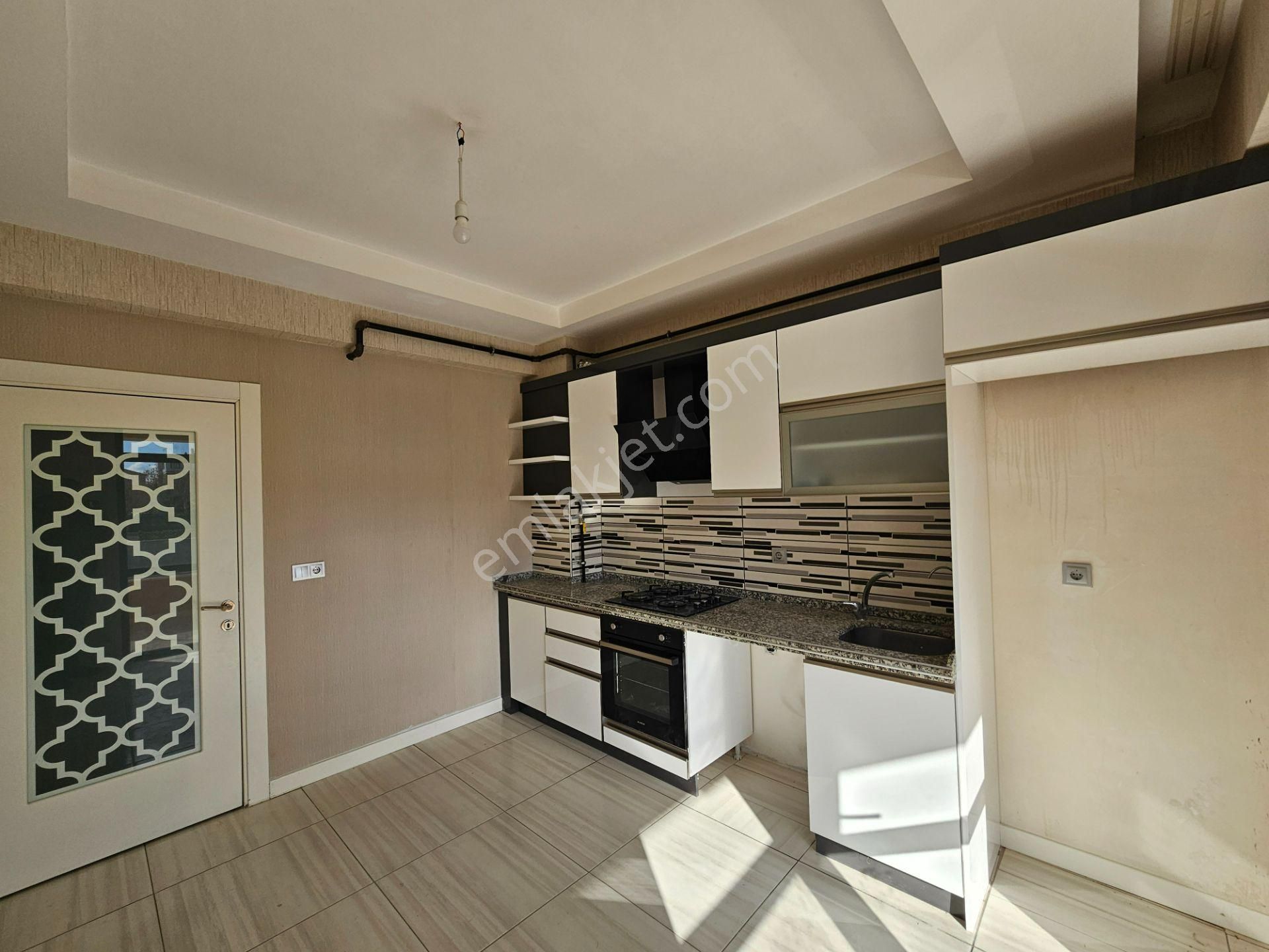 Selahaddin Eyyübi Mahallesinde Kapalı Otoparklı 3+1 Satılık Fırsat Daire - Görsel 12