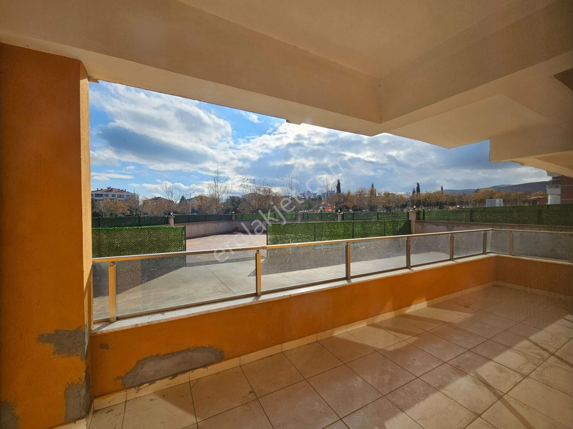 Selahaddin Eyyübi Mahallesinde Kapalı Otoparklı 3+1 Satılık Fırsat Daire - Görsel 14