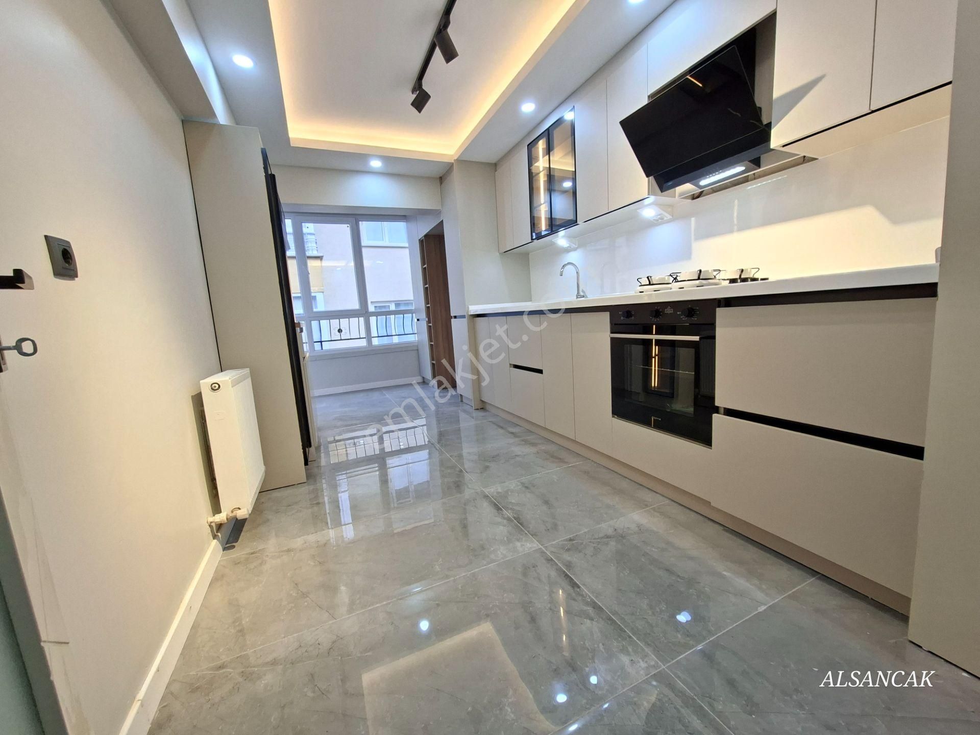 İstasyon Mahallesinde Katta Lüks Yapılı 3+1 Geniş Daire