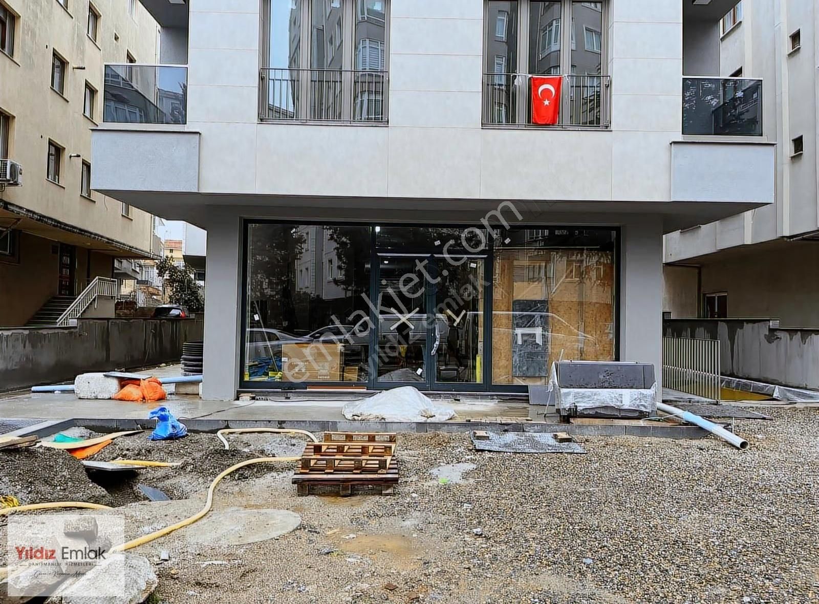 Maltepe Altayçeşme'de 320m2 Sıfır İskanlı Dükkan Merkezi Konumda