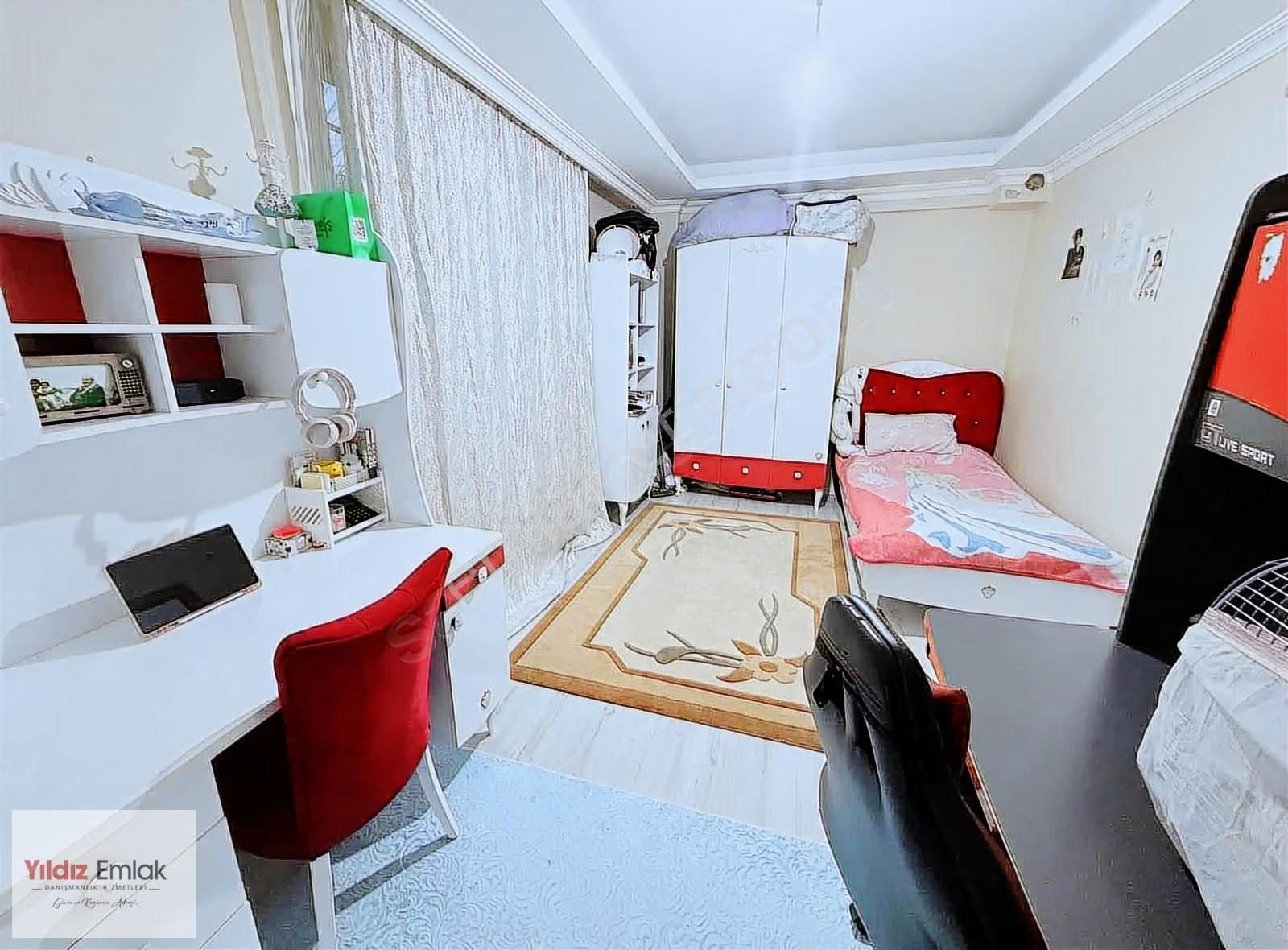 Sırasöğütler Marmaray Yakını Satılık 2+1 Uygun Daire