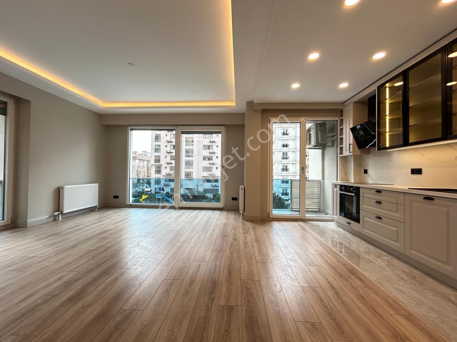 Suadiye Sahil'de 7/24 Güvenlikli Havuzlu Balkonlu Net 80m2 2+1 - Görsel 12