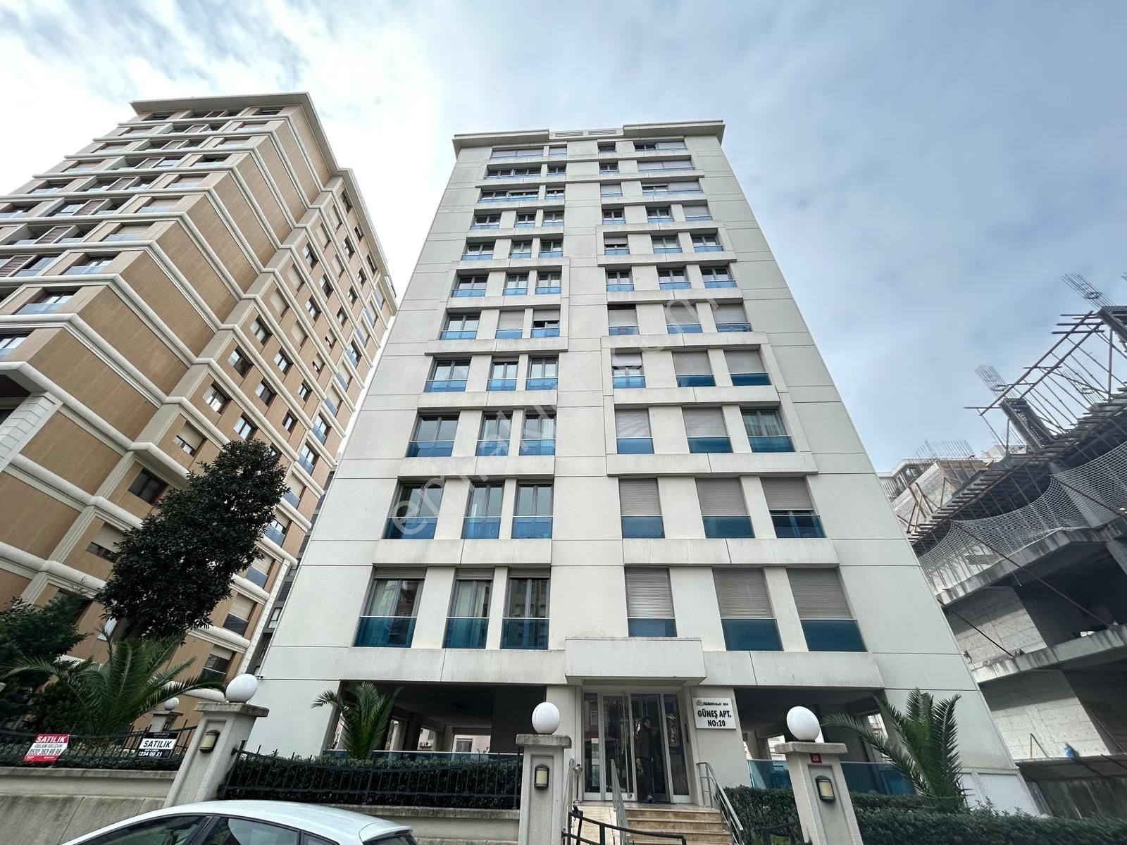 Suadiye Sahil'de 7/24 Güvenlikli Havuzlu Balkonlu Net 80m2 2+1 - Görsel 2