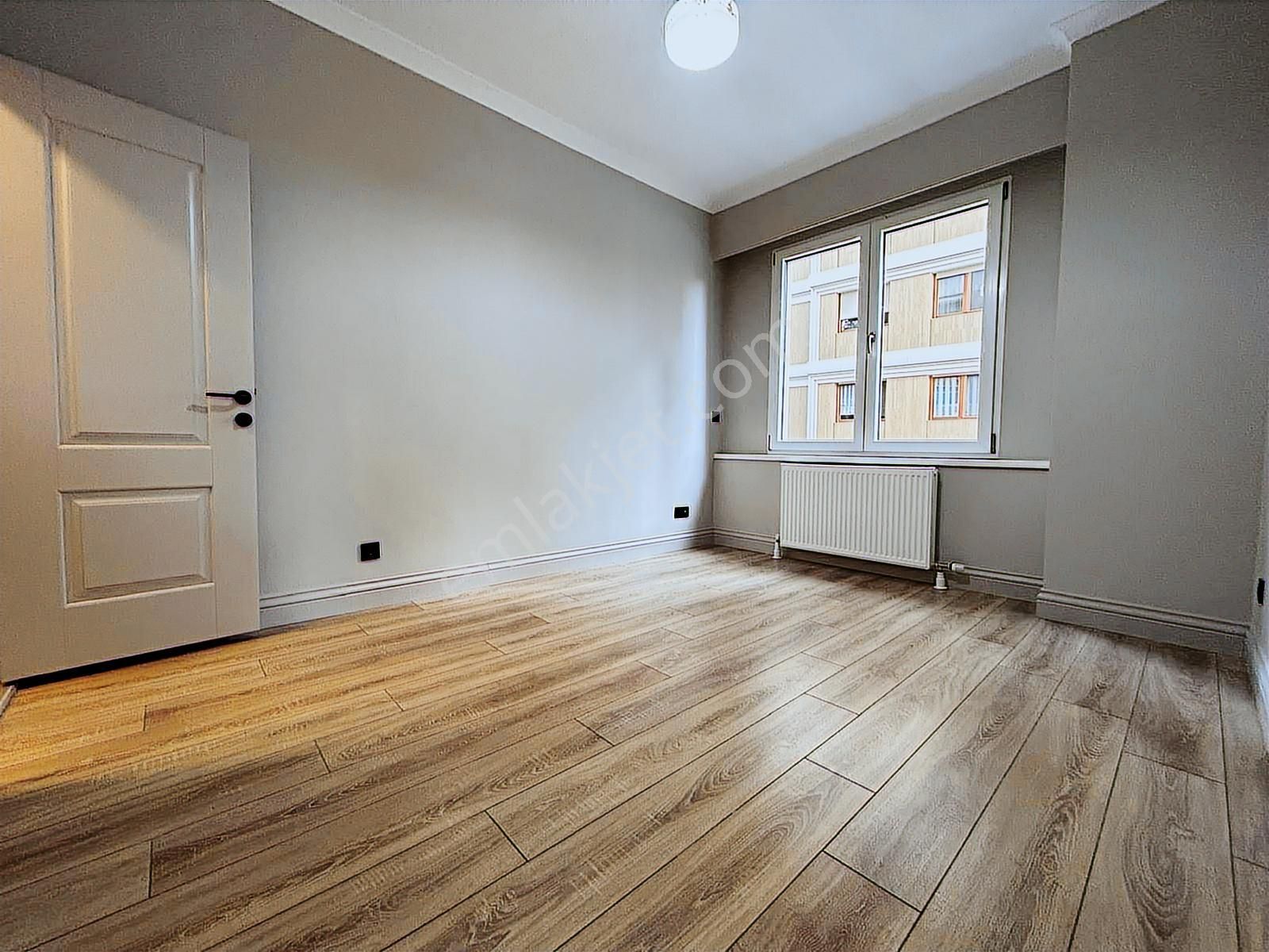 Suadiye Sahil'de 7/24 Güvenlikli Havuzlu Balkonlu Net 80m2 2+1 - Görsel 16