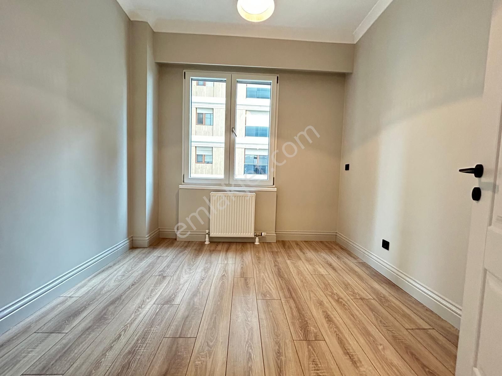 Suadiye Sahil'de 7/24 Güvenlikli Havuzlu Balkonlu Net 80m2 2+1 - Görsel 26