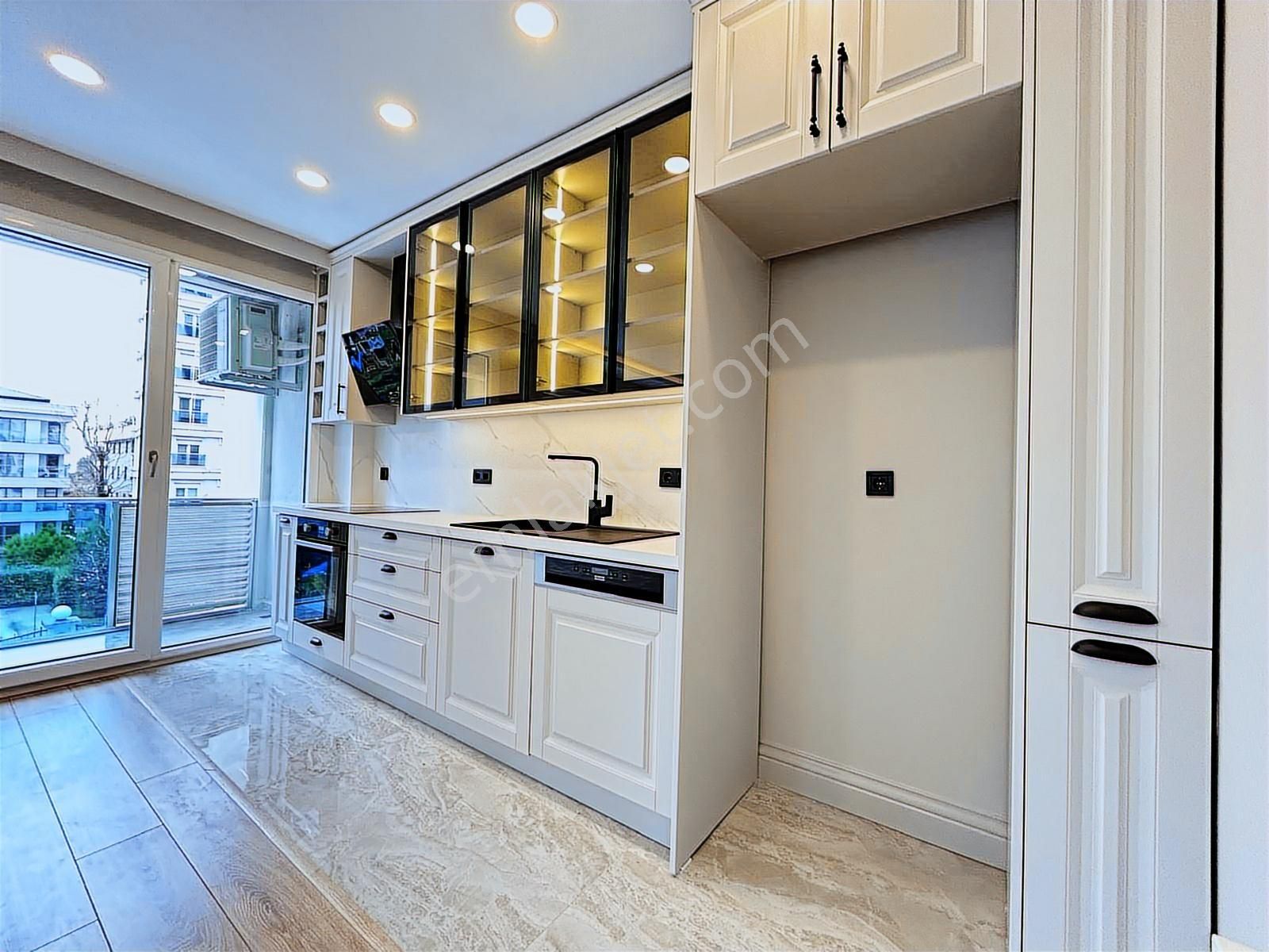 Suadiye Sahil'de 7/24 Güvenlikli Havuzlu Balkonlu Net 80m2 2+1 - Görsel 29