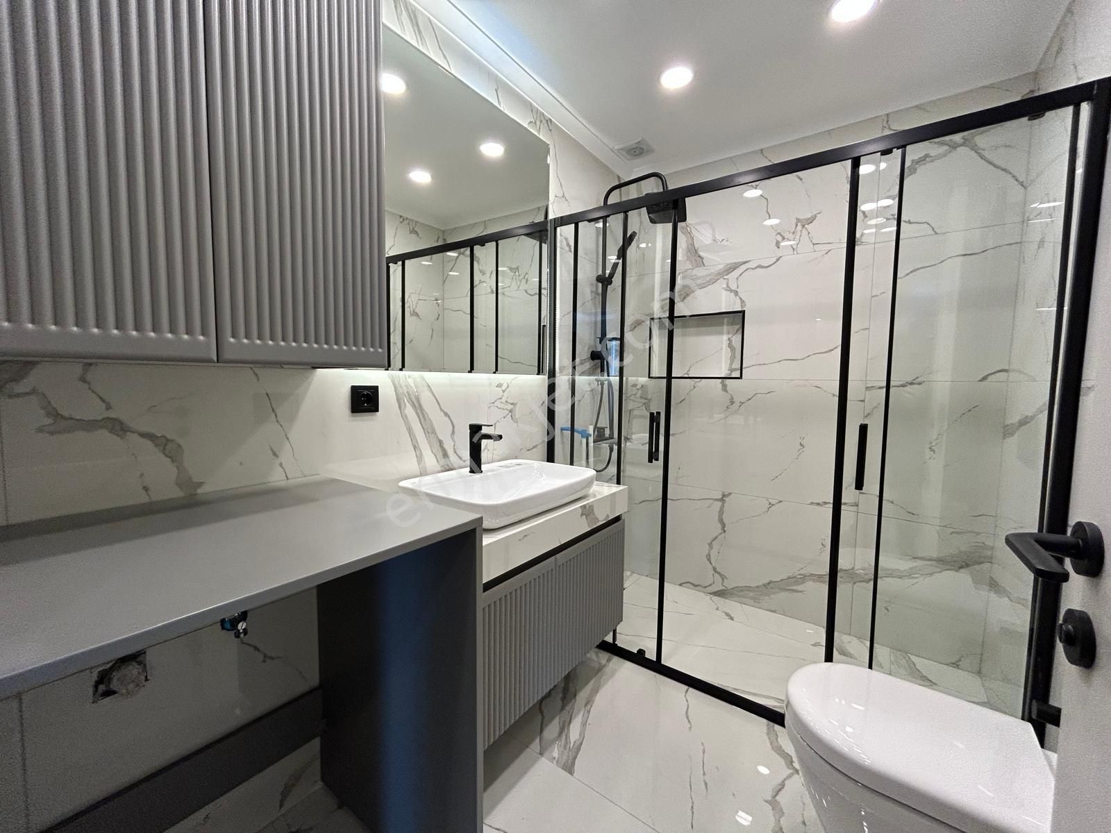 Suadiye Sahil'de 7/24 Güvenlikli Havuzlu Balkonlu Net 80m2 2+1 - Görsel 5