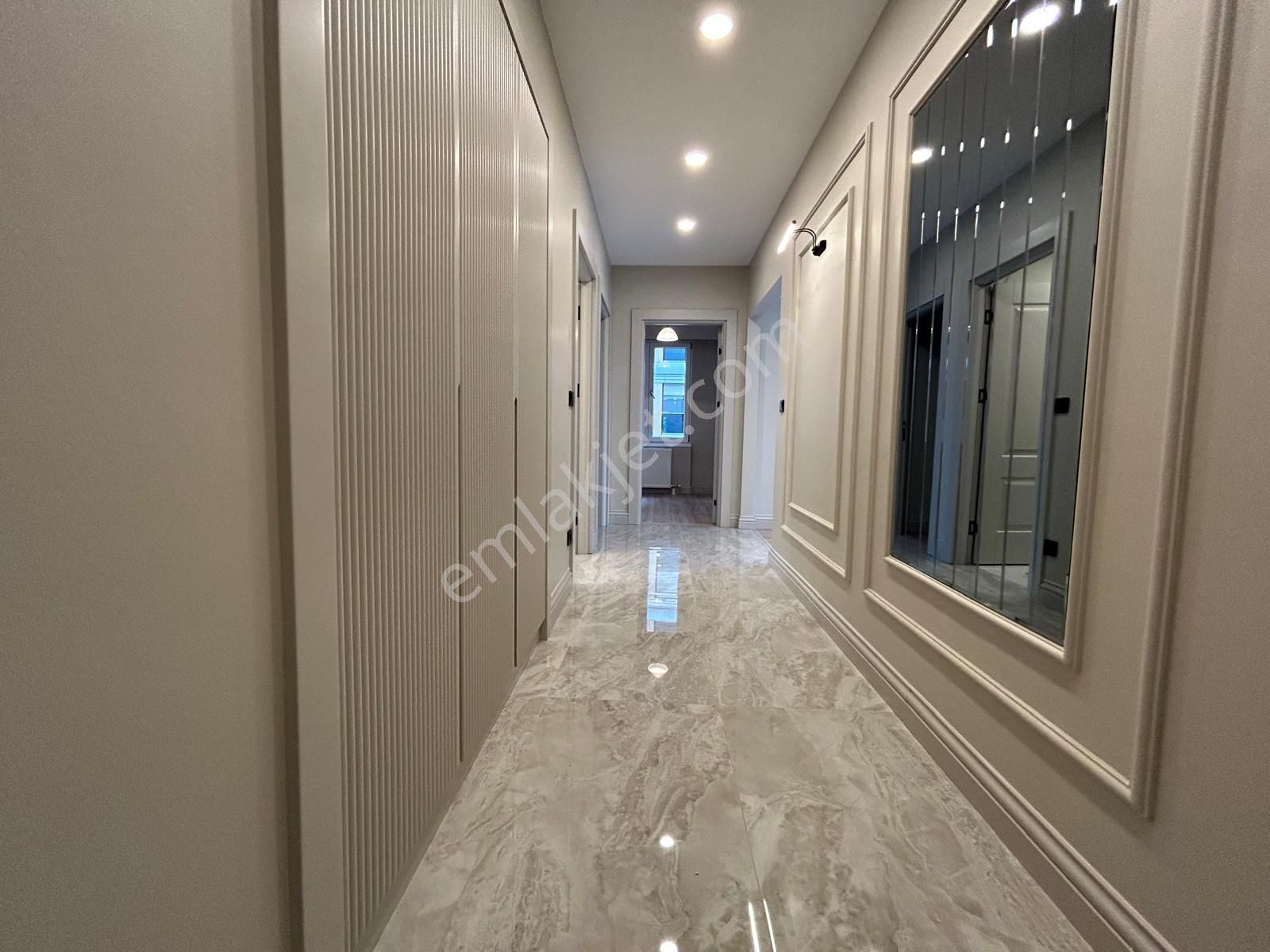 Suadiye Sahil'de 7/24 Güvenlikli Havuzlu Balkonlu Net 80m2 2+1 - Görsel 7