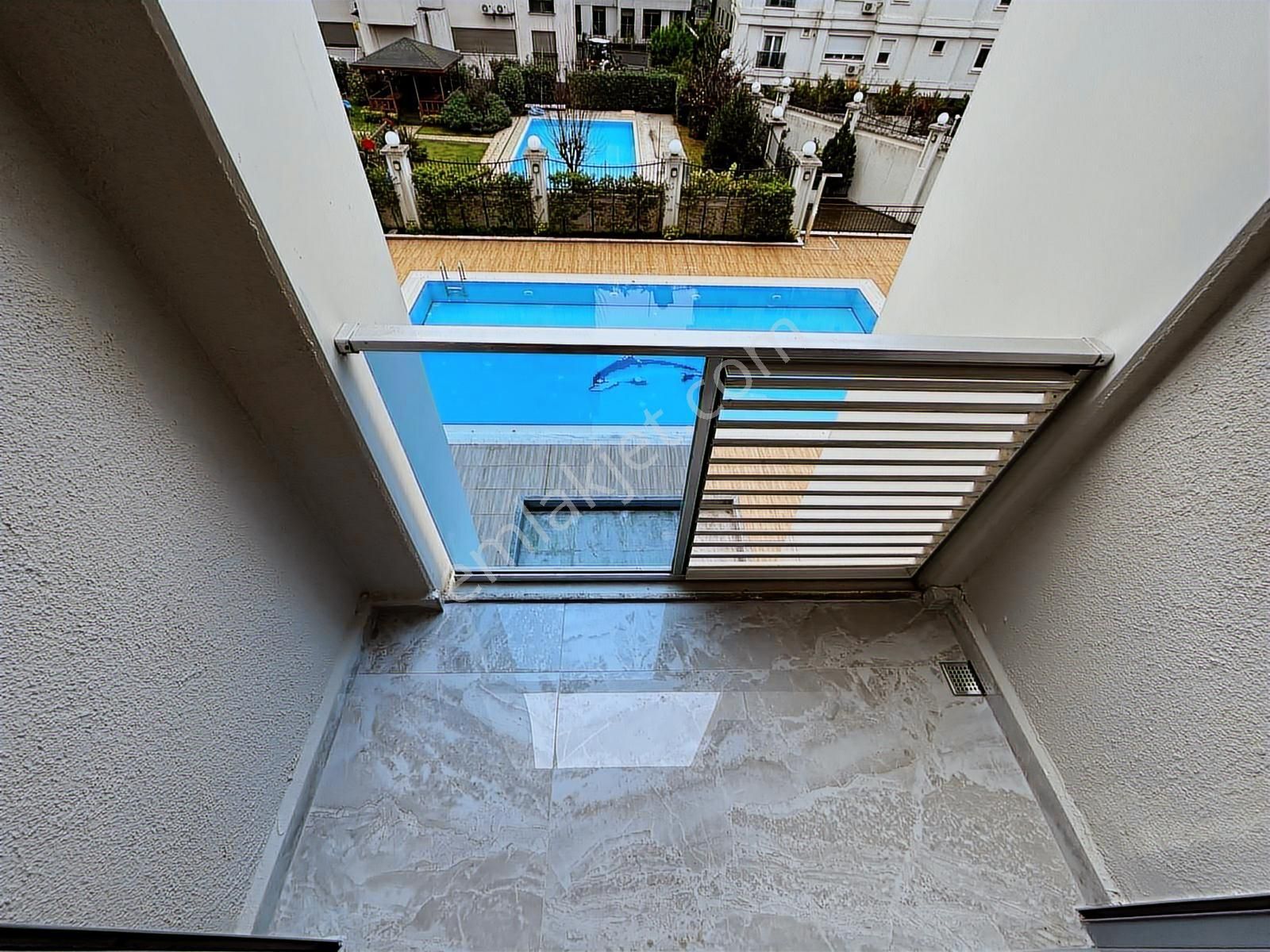 Suadiye Sahil'de 7/24 Güvenlikli Havuzlu Balkonlu Net 80m2 2+1 - Görsel 13