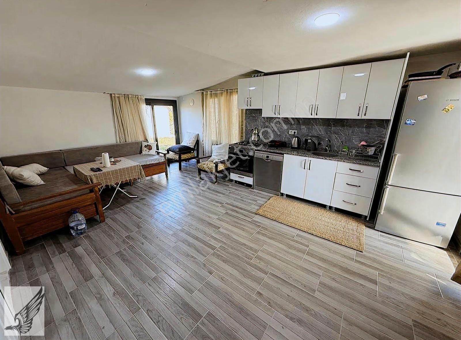 Seferihisarda Akarca'da 2+1 Resmi Evi Olan 3dönüm Tarla - Görsel 3