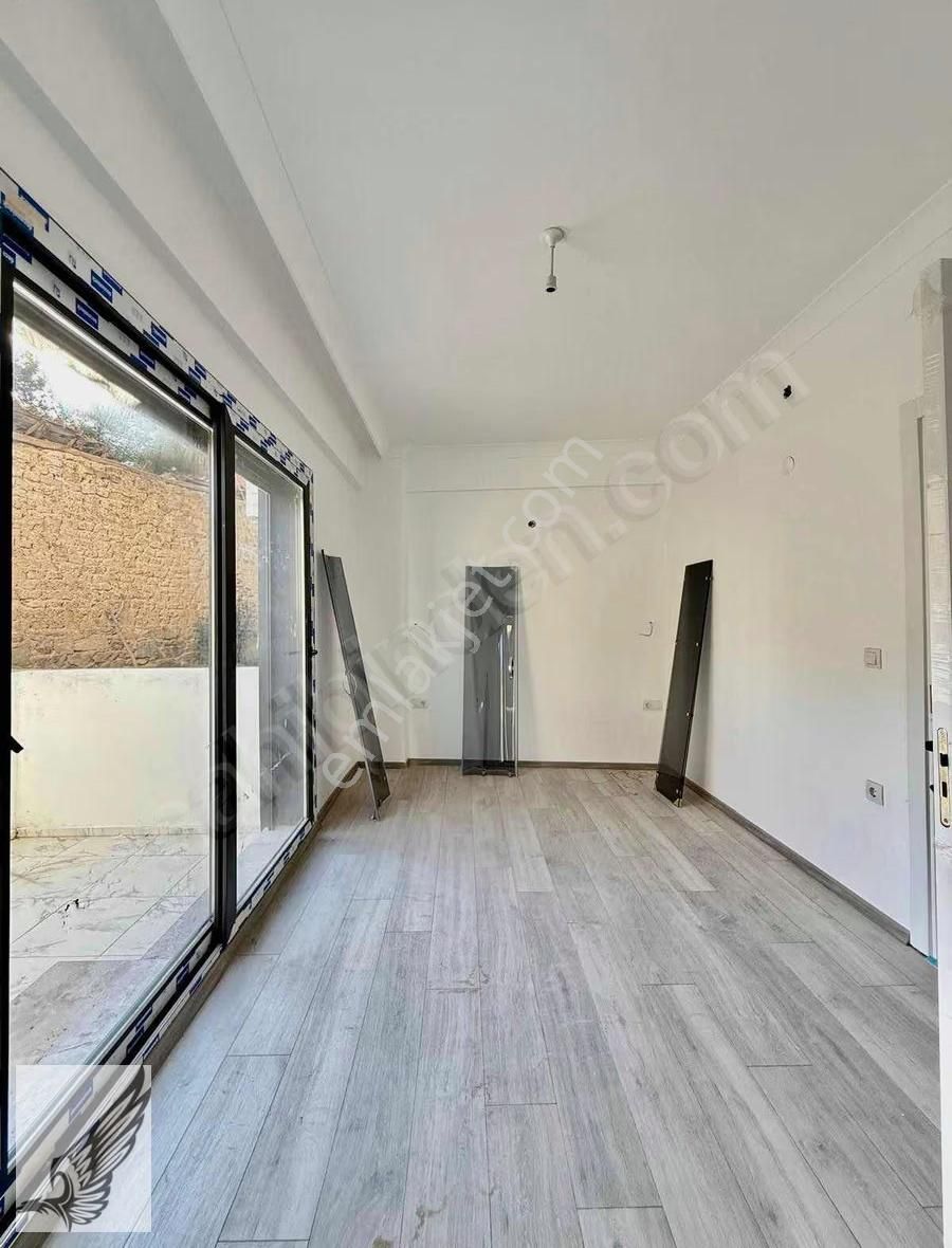 Hıdırlık Mahallesinde 2 Katlı Şirin Binada Bahçe Kullanımlı 1+1 - Görsel 6