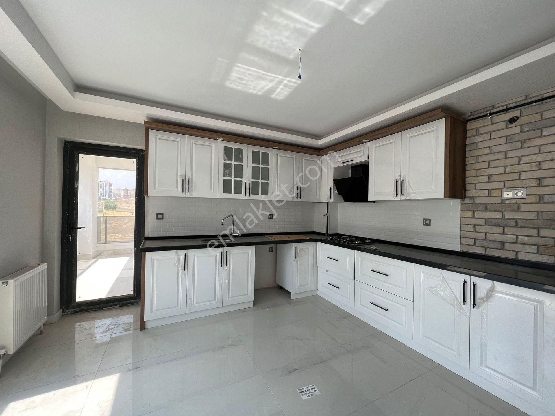 Kalecik Emlak'tan Hastane Yakını Full Donanımlı Lüx Sitede G.odalı 4+1