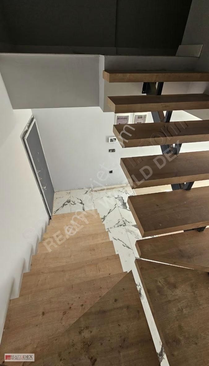 Altıntaşta Havuz Cepheli 1+1 Loft | Bahçe Kullanımlı