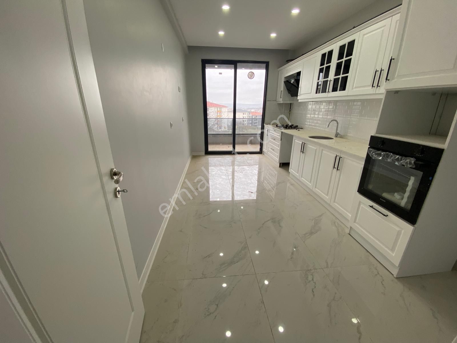 Ak Auto Gayrimenkul'den Atatürk Mah Merkezi Konumda Satılık 3+1 Daire